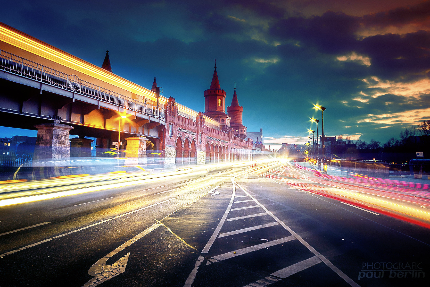 Sigma 12-24mm F4.5-5.6 EX DG Aspherical HSM sample photo. Evening traffic photography