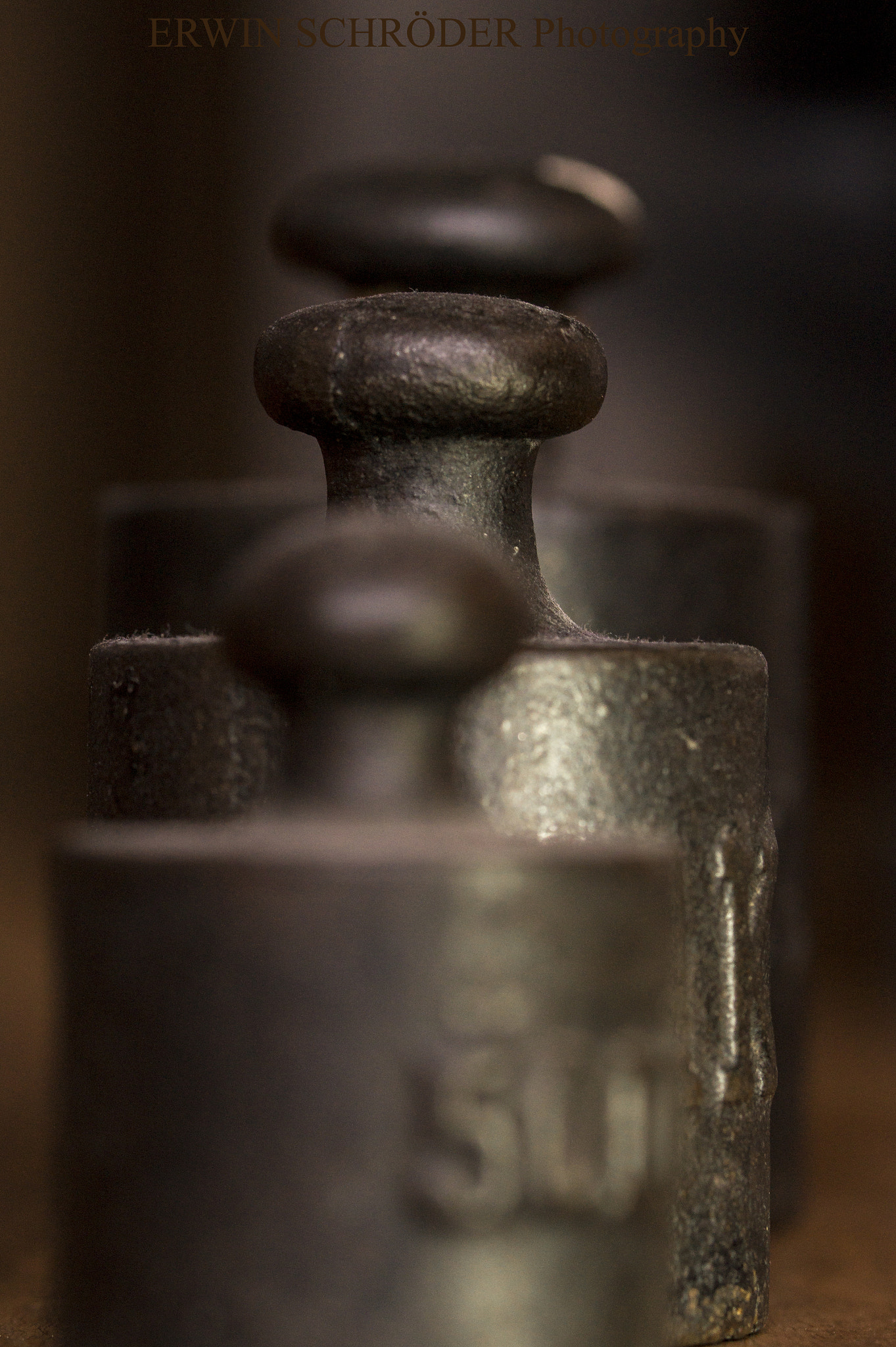 90mm F2.8 Macro SSM sample photo. Old weight photography