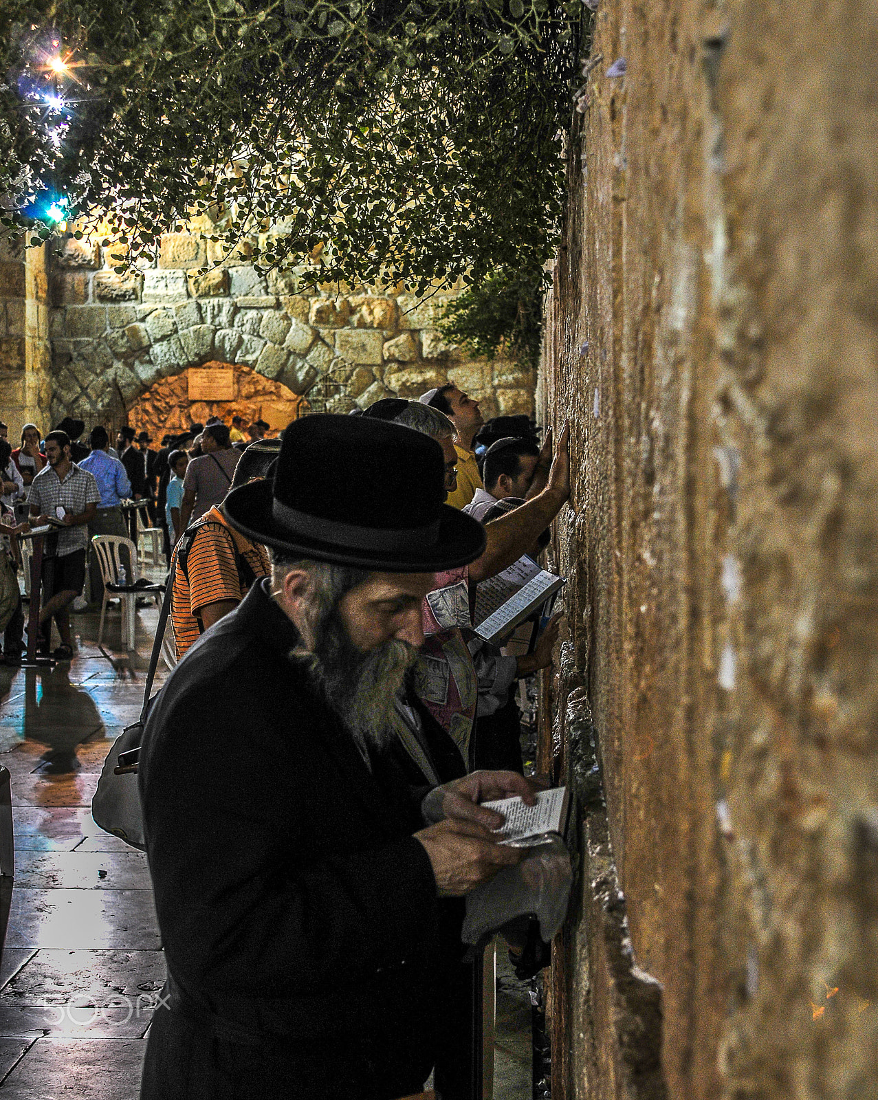 Nikon AF-S Nikkor 28-70mm F2.8 ED-IF sample photo. Praying at the wall photography