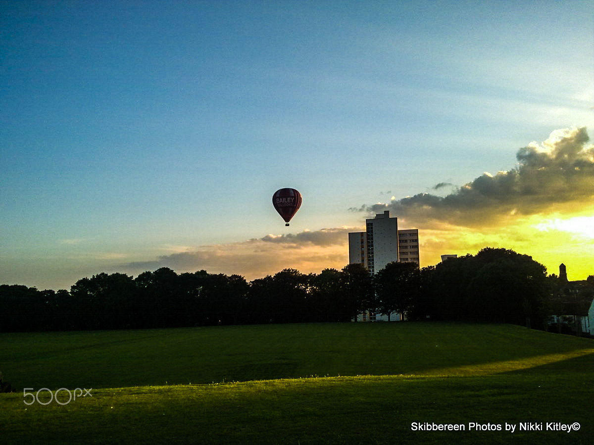 Nokia N97 mini sample photo. Evening flight photography