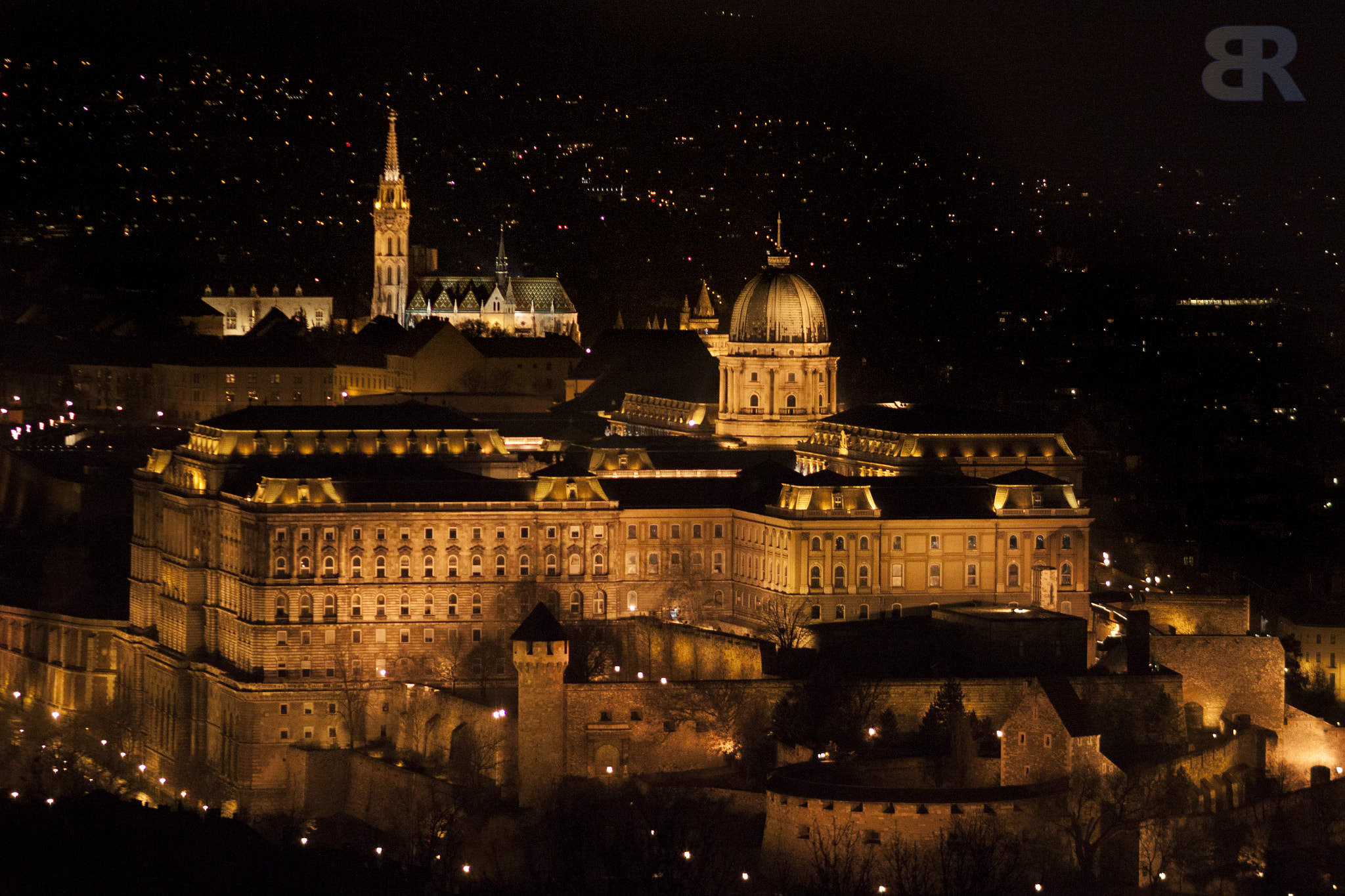 Canon EOS 500D (EOS Rebel T1i / EOS Kiss X3) + Canon EF 100mm F2.0 USM sample photo. Budapest- buda castle photography