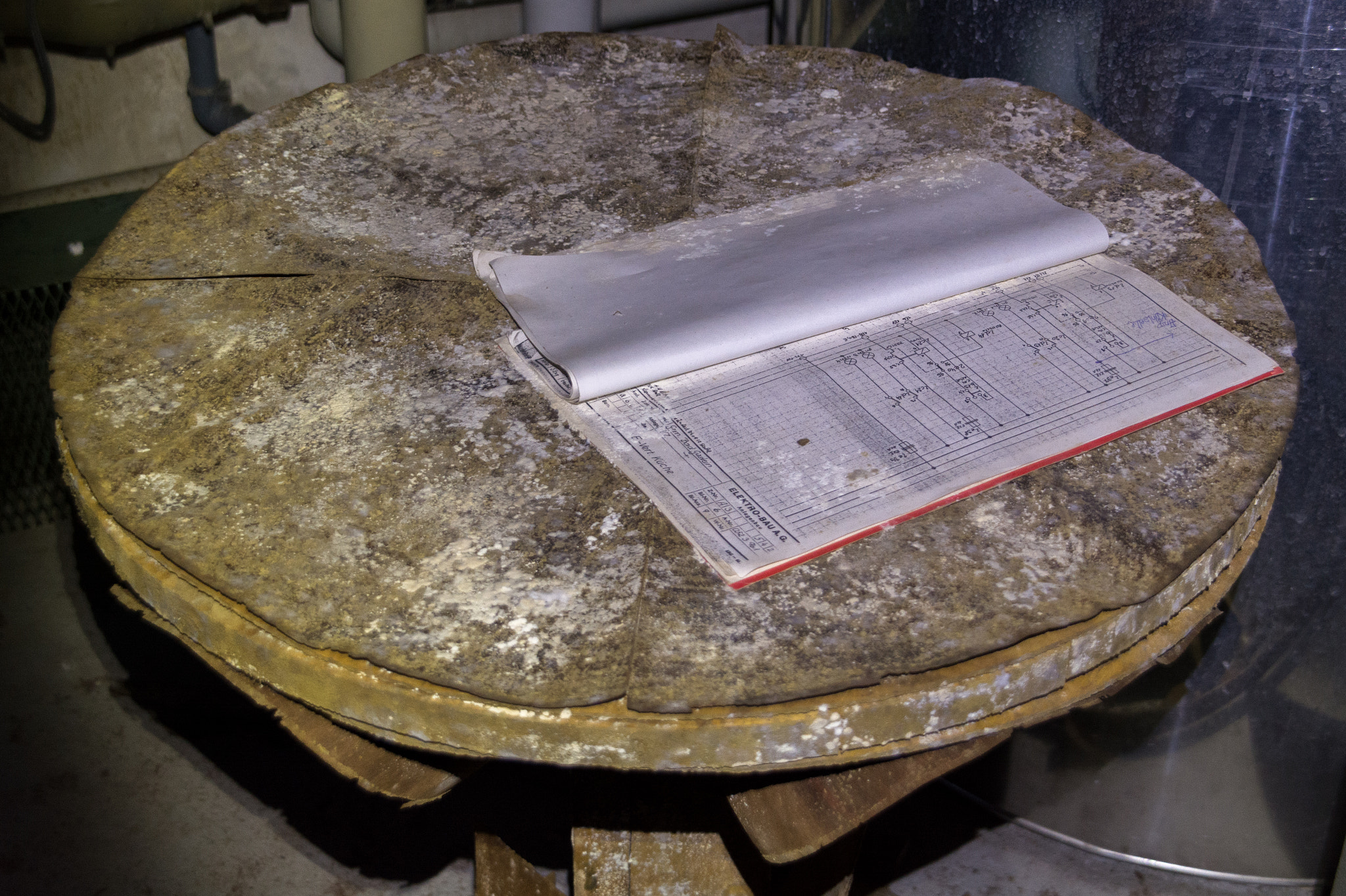 Nikon D5200 + Sigma 18-200mm F3.5-6.3 DC sample photo. Lost place 4 photography