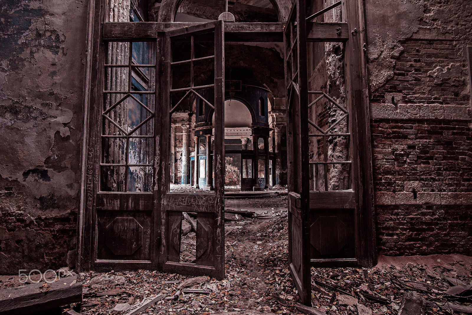 Canon EF-S 17-85mm F4-5.6 IS USM sample photo. Abandoned cathedral photography