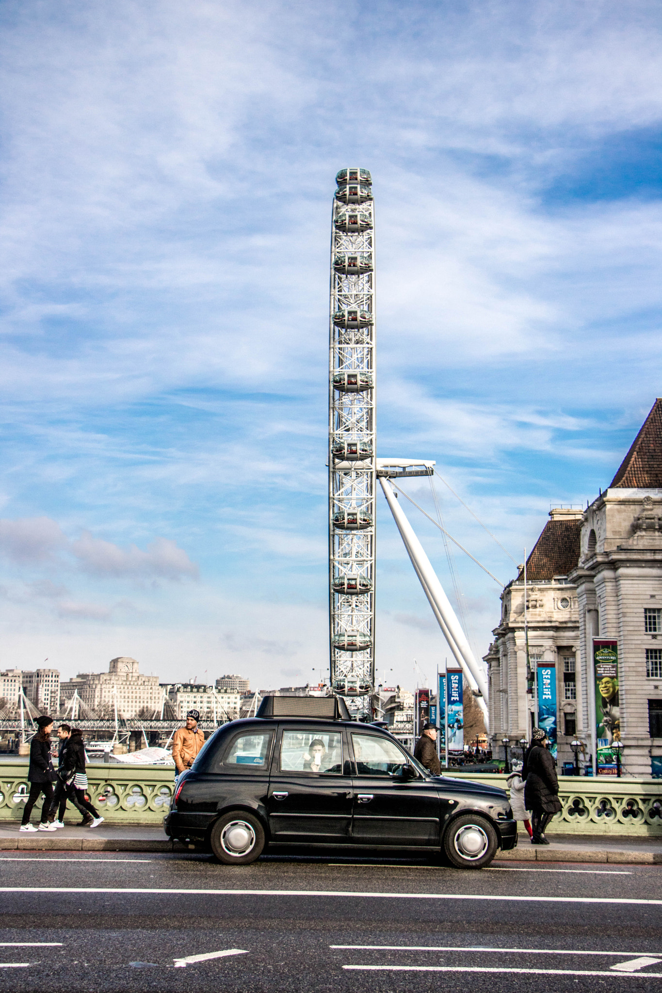 Canon EOS 760D (EOS Rebel T6s / EOS 8000D) sample photo. Londoneye taxi photography