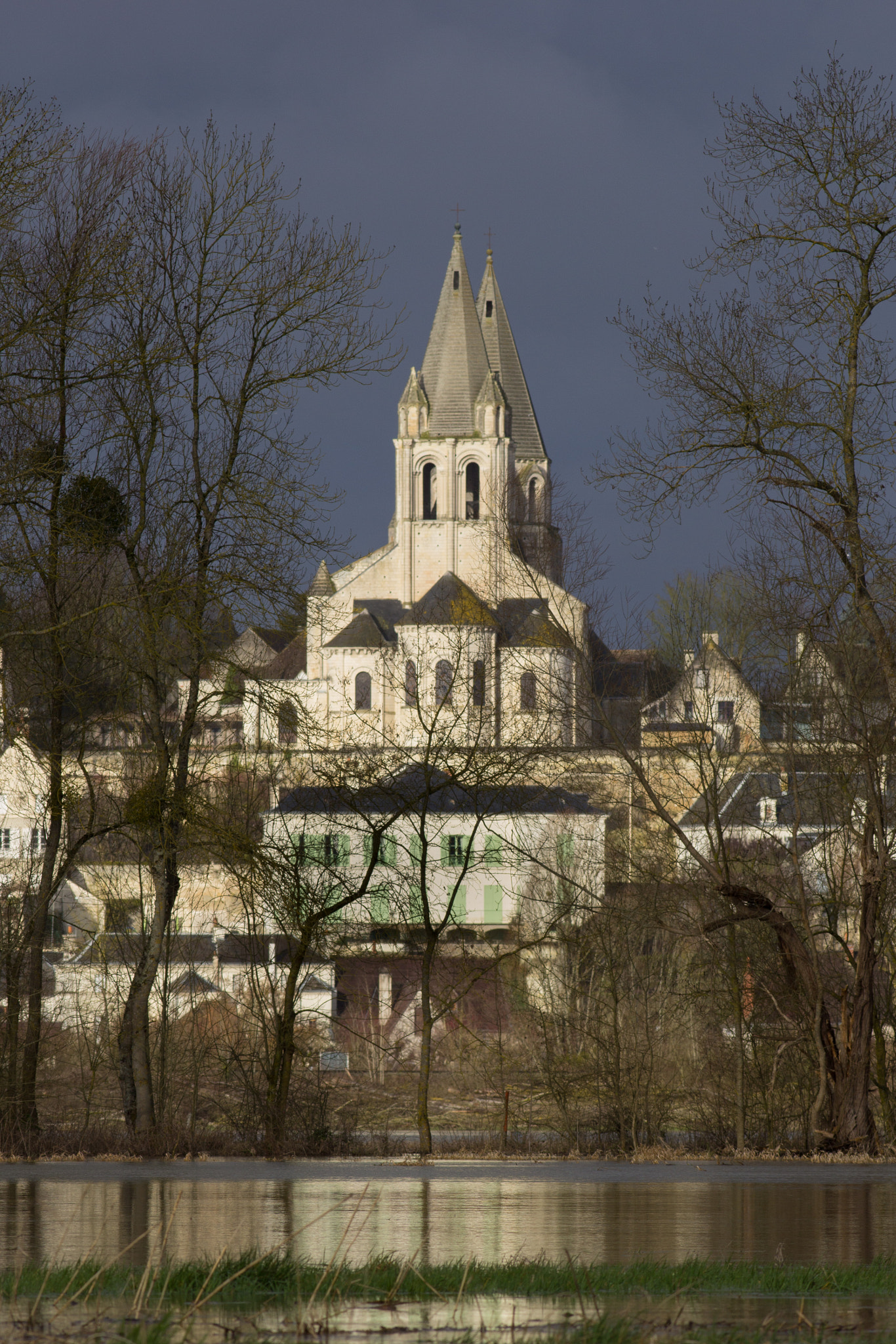 Canon EOS 60D + Canon EF 200mm F2.8L II USM sample photo. Collégiale st ours, loches france photography