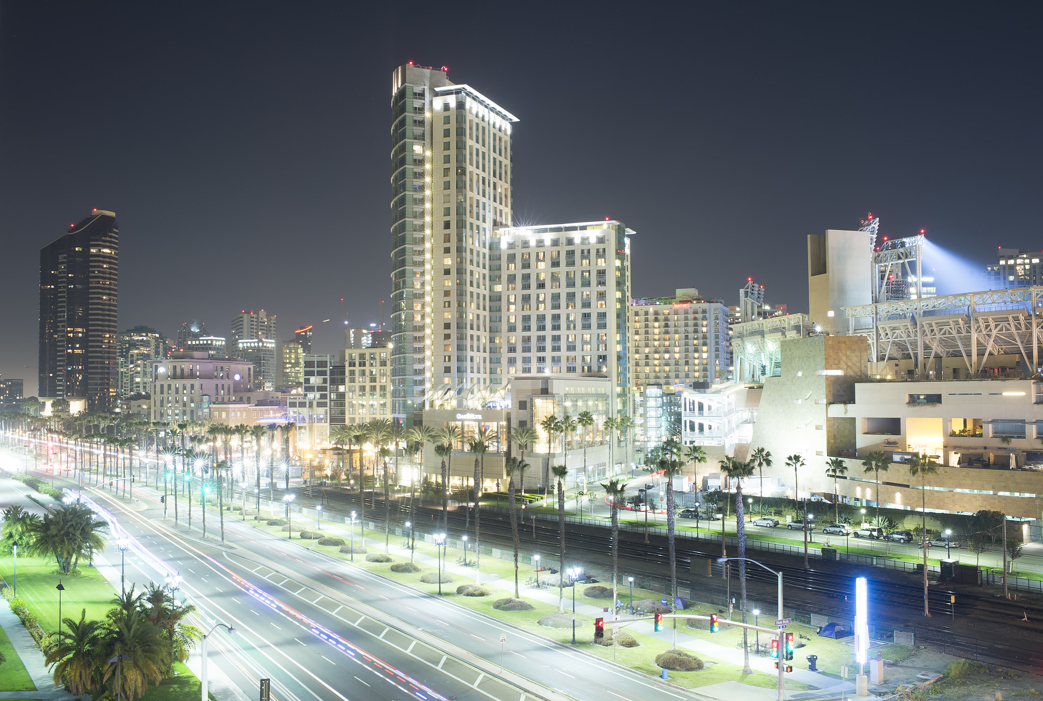 Nikon D4S + Nikon AF-S Nikkor 35mm F1.4G sample photo. Downtown san diego photography