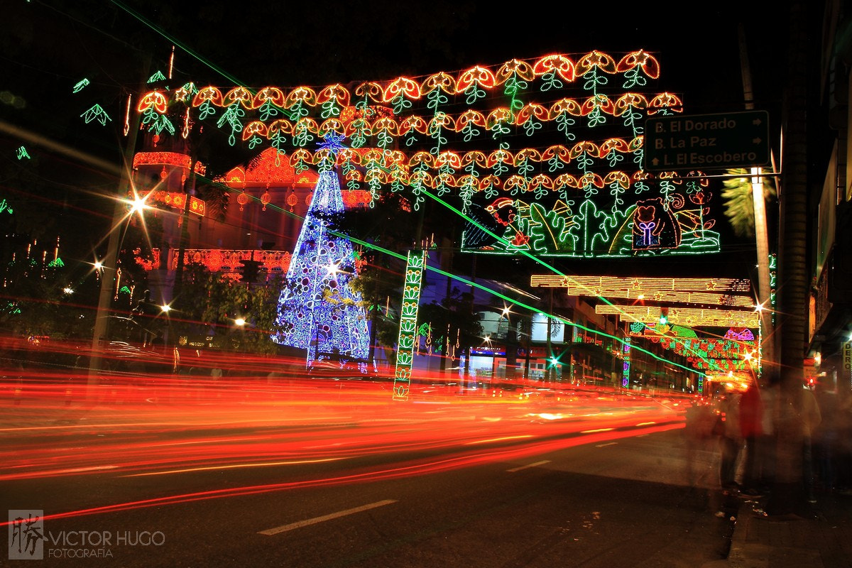 Canon EF-S 18-55mm F3.5-5.6 sample photo. Luces de colores photography