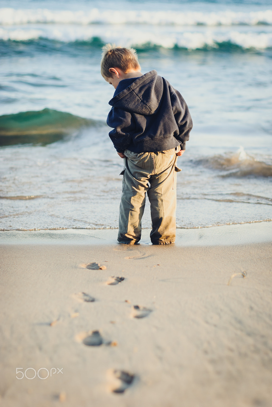 Nikon D80 + Nikon AF-S Nikkor 50mm F1.4G sample photo. Footsteps photography