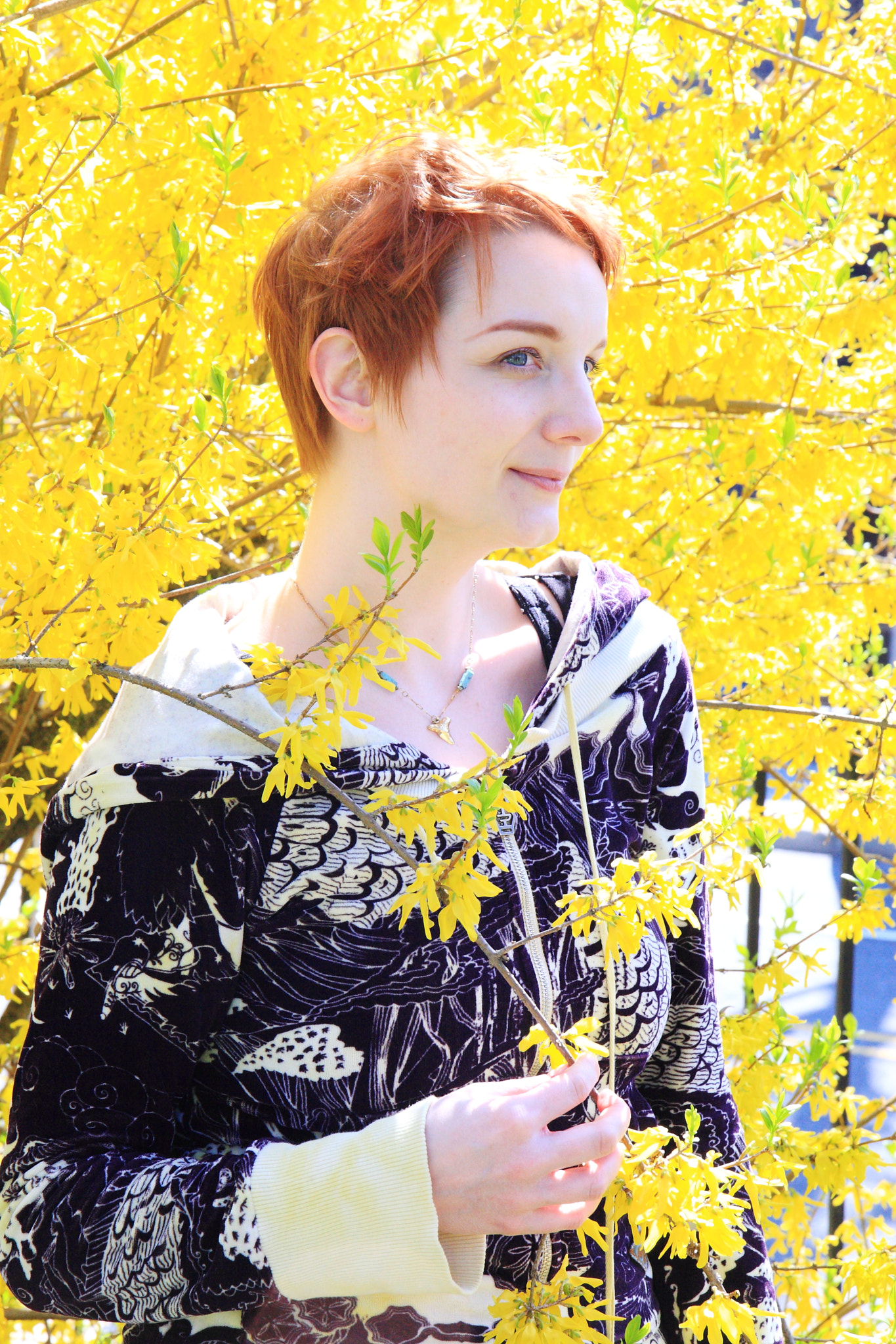 Canon EF-S 17-55mm F2.8 IS USM sample photo. Laura with forsythia photography