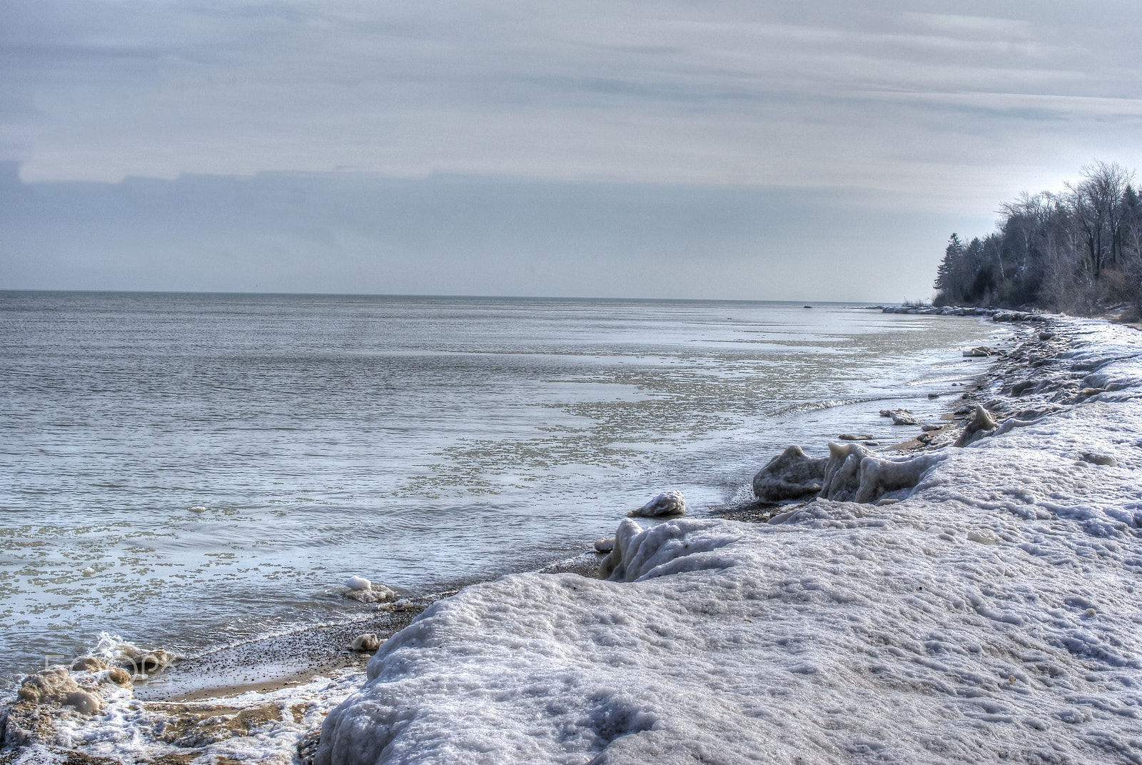 Sony Alpha DSLR-A100 + Sony DT 35mm F1.8 SAM sample photo. A frozen beach photography