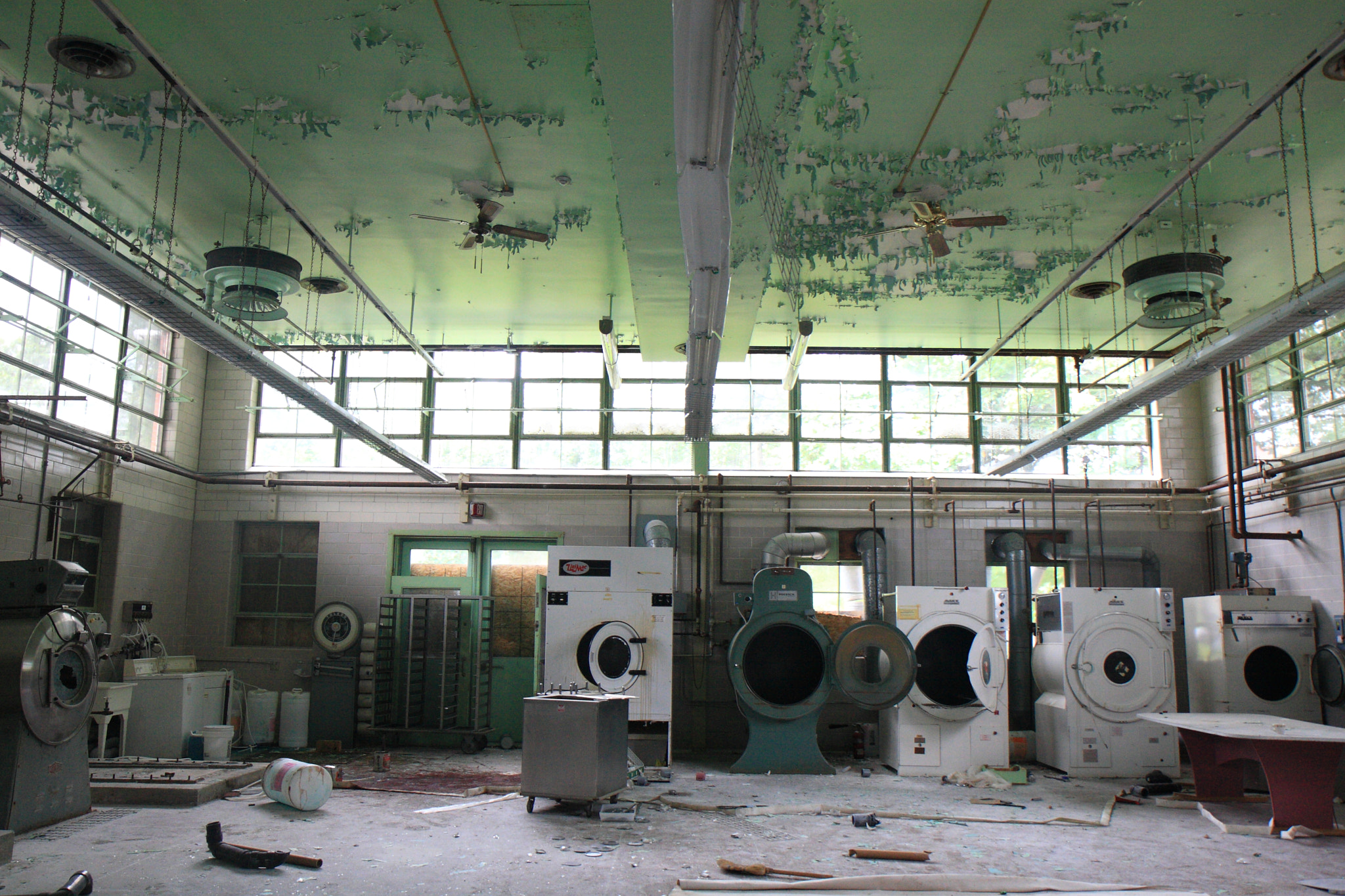 Canon EOS 30D + Canon EF-S 17-55mm F2.8 IS USM sample photo. The laundry room photography