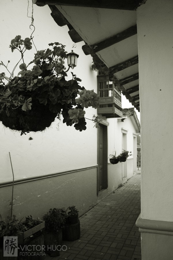 Canon EF-S 18-55mm F3.5-5.6 sample photo. Callejón photography