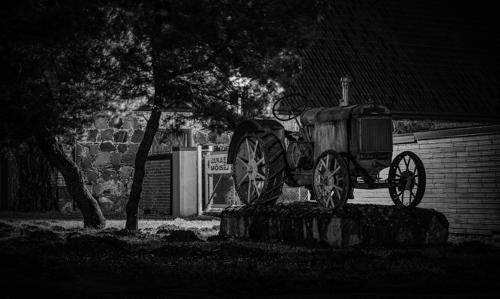 Pentax K-3 II + Pentax smc DA 50mm F1.8 sample photo. Luunja bw photography