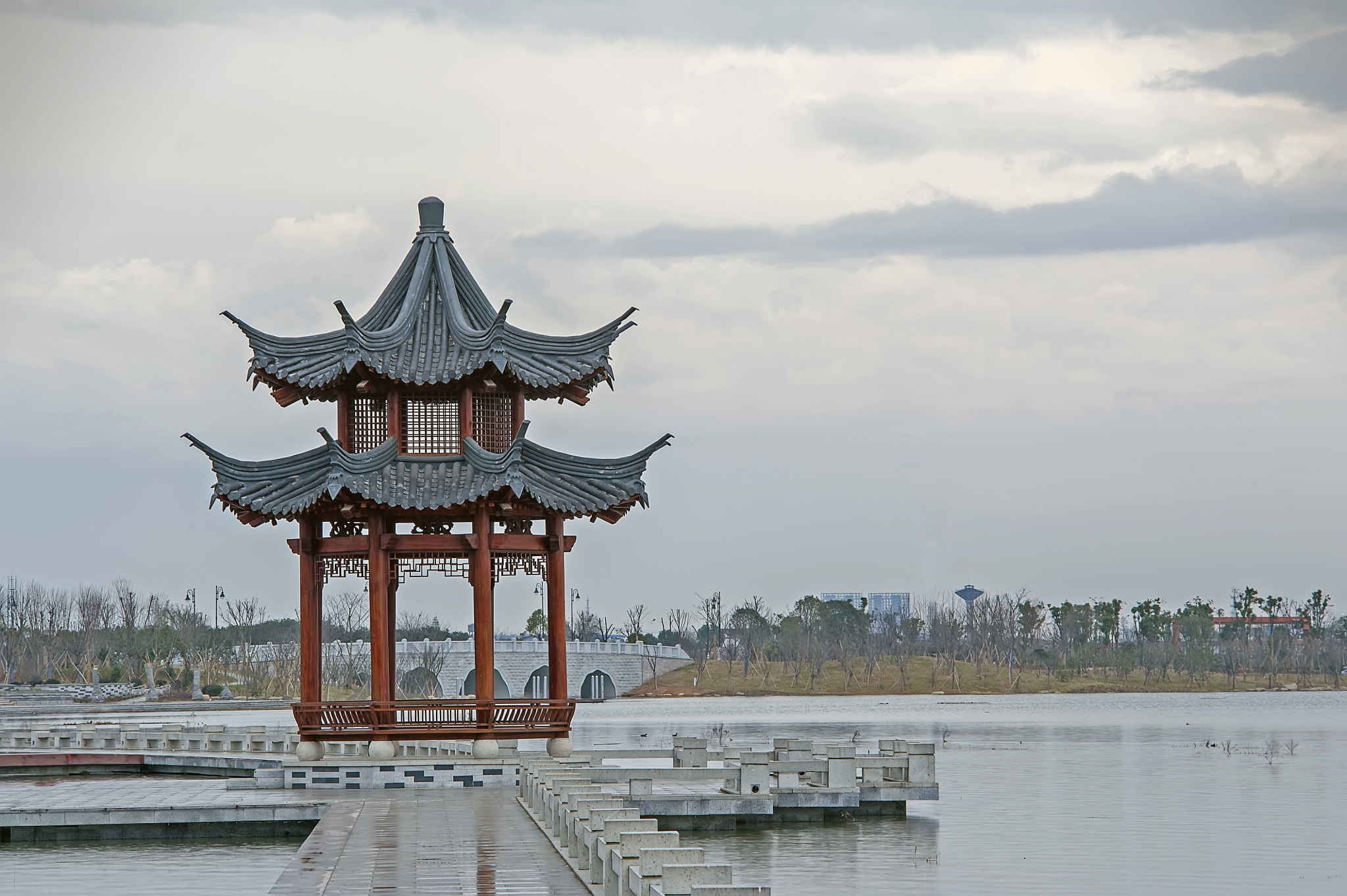 Nikon D700 + AF Zoom-Nikkor 70-210mm f/4 sample photo. A pavilion by the lake photography