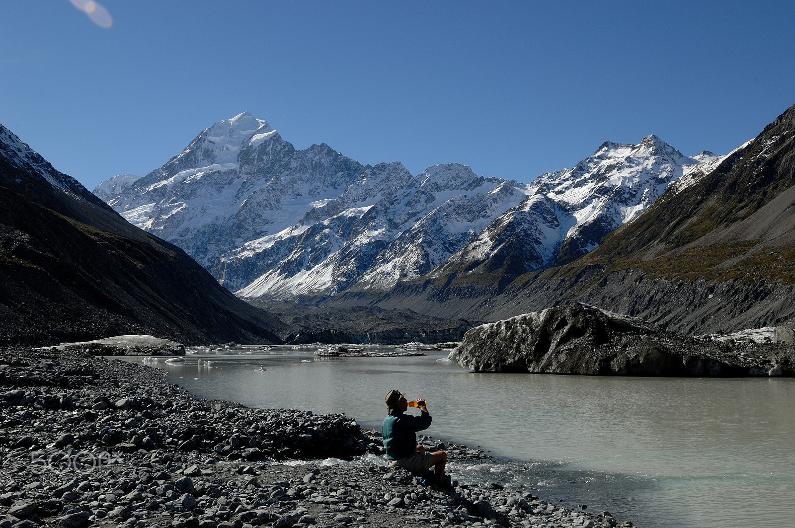 Nikon AF-S Nikkor 17-35mm F2.8D ED-IF sample photo. Have a break under mt cook photography