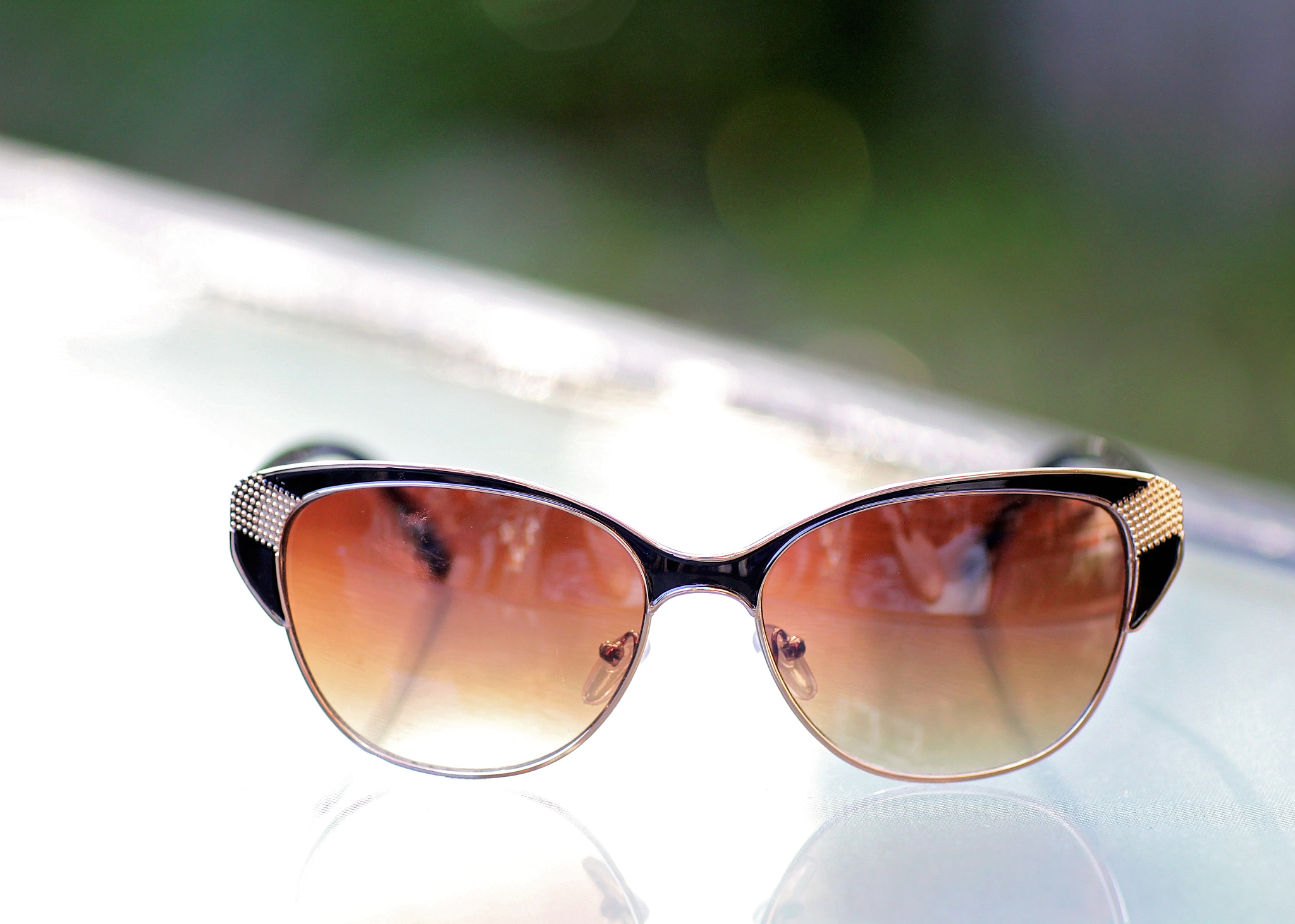 Canon EF 85mm F1.2L II USM sample photo. Sunglasses photography