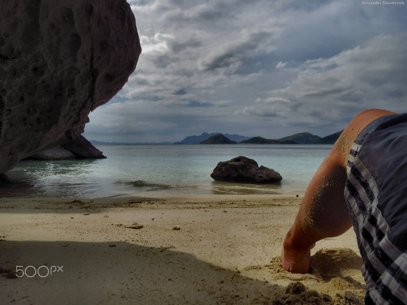 Canon PowerShot ELPH 520 HS (IXUS 500 HS / IXY 3) sample photo. Chilling on coron beach photography