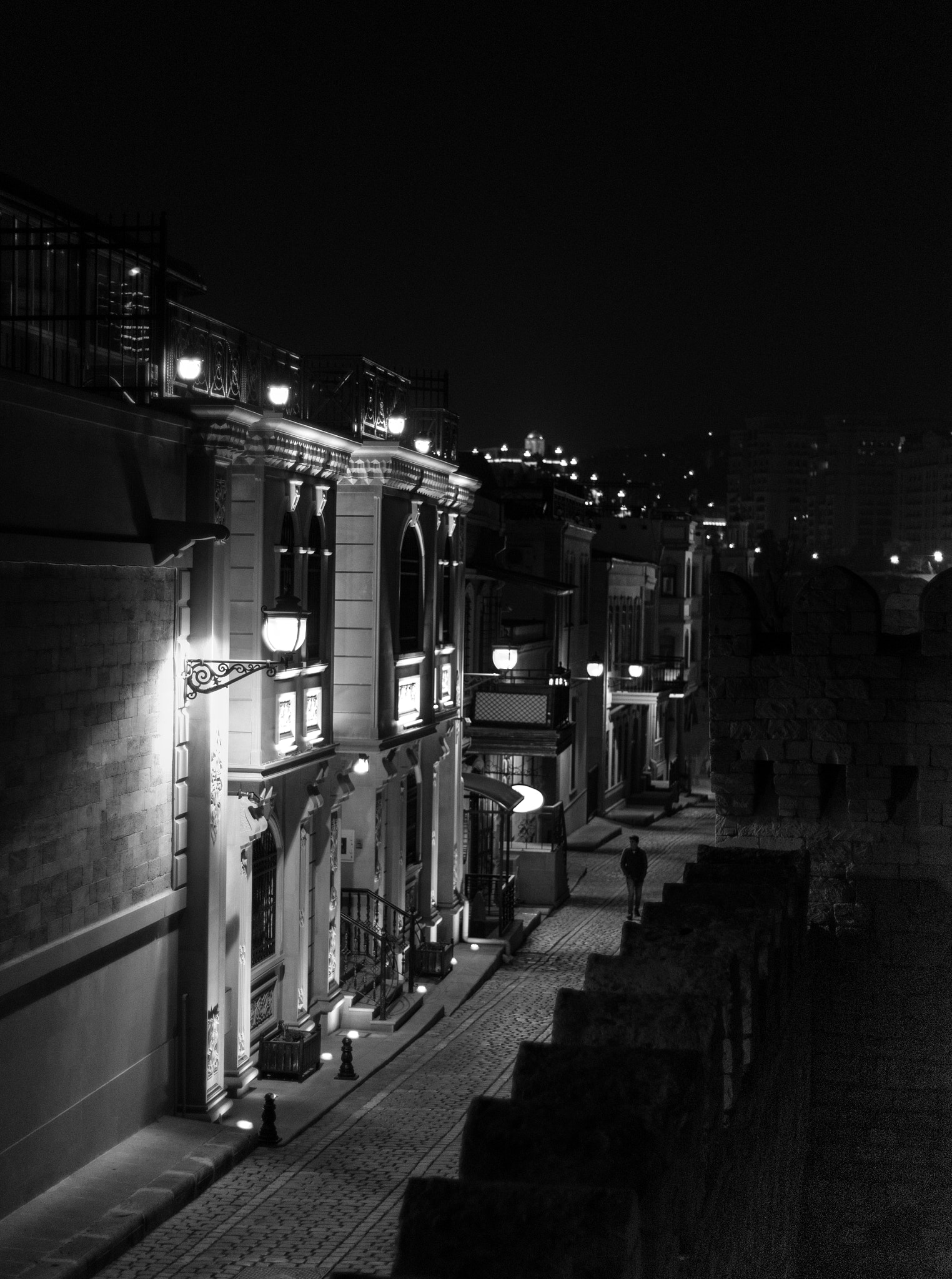 Sony a7 II + Sony 50mm F1.4 sample photo. Old city at night in baku photography