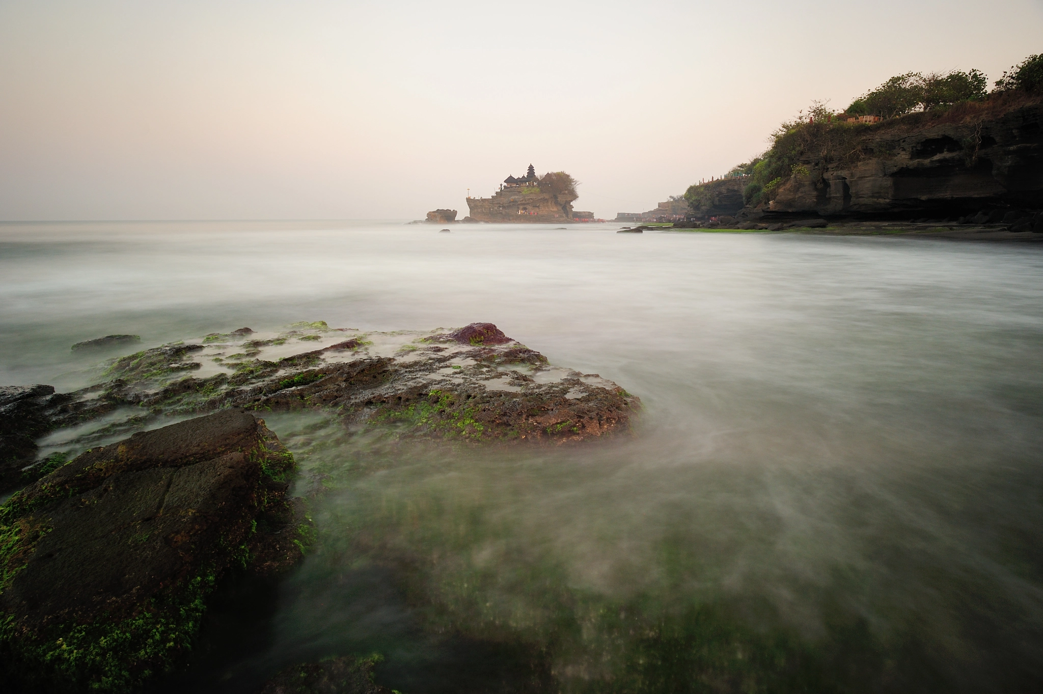 Nikon D700 + Nikon AF-S Nikkor 20mm F1.8G ED sample photo. Morning tanah lot photography