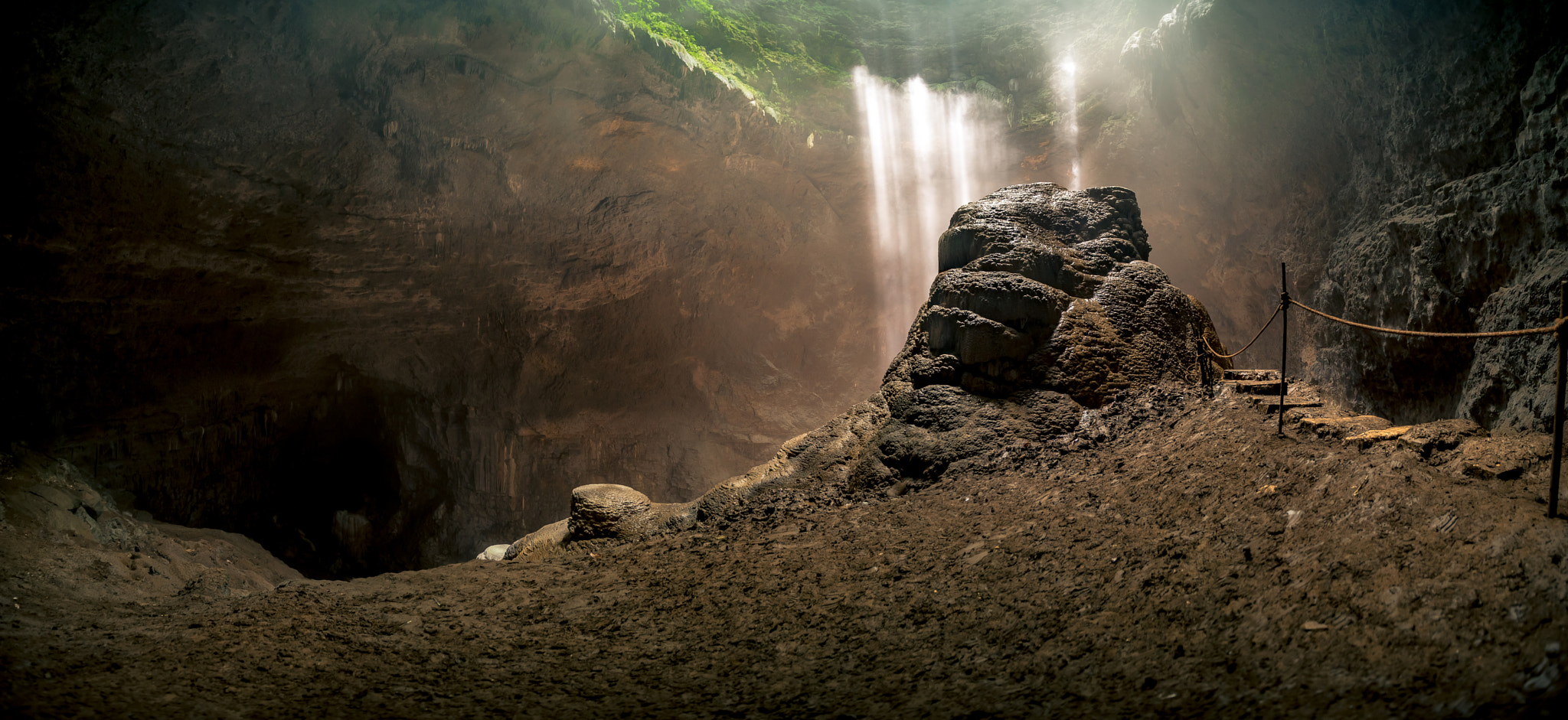 Sony a7S + Minolta AF 17-35mm F2.8-4 (D) sample photo. Indiana jones shit right there. photography