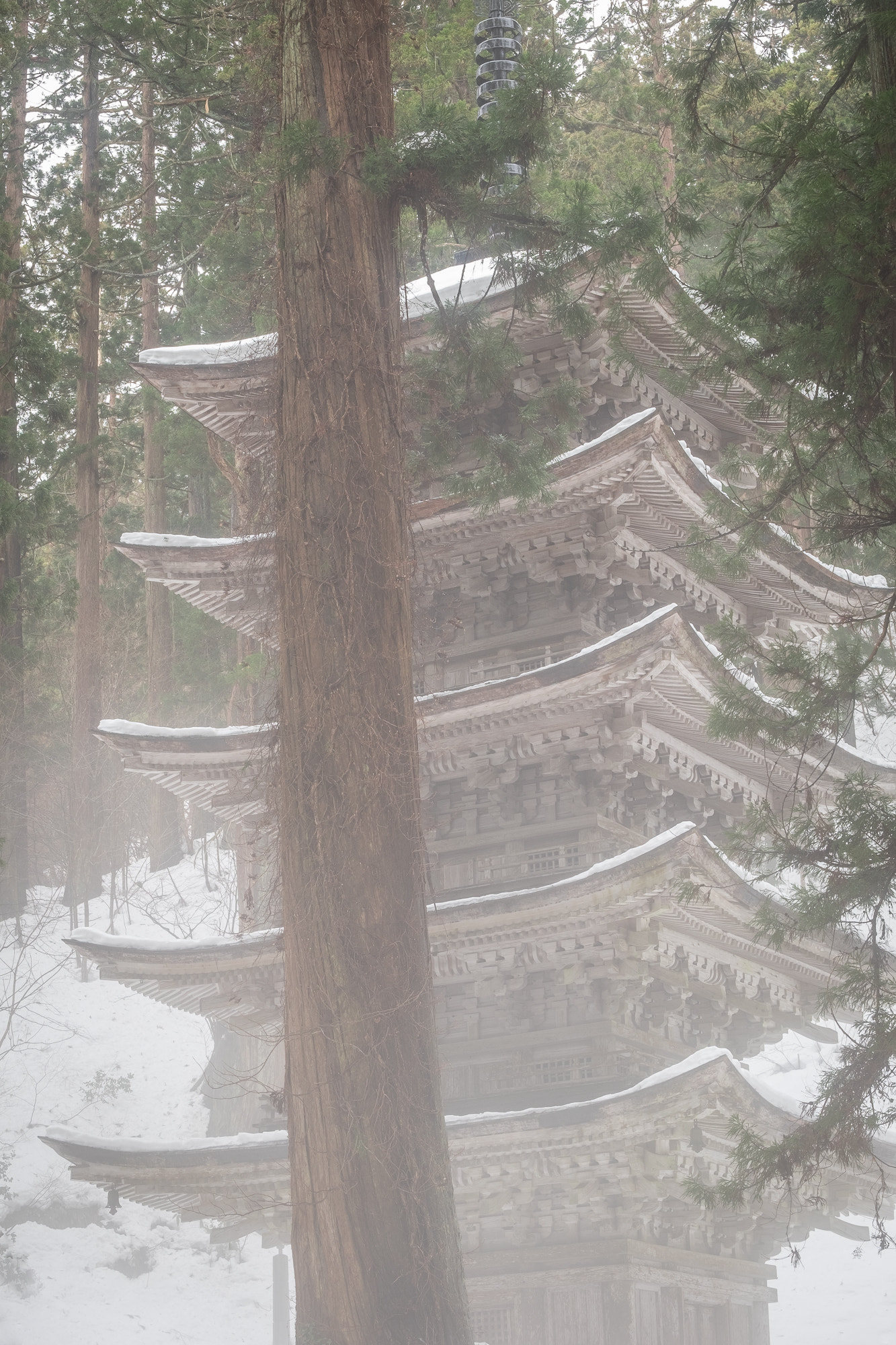 Fujifilm X-T10 + Fujifilm XF 50-140mm F2.8 R LM OIS WR sample photo. Temple in a cloud photography