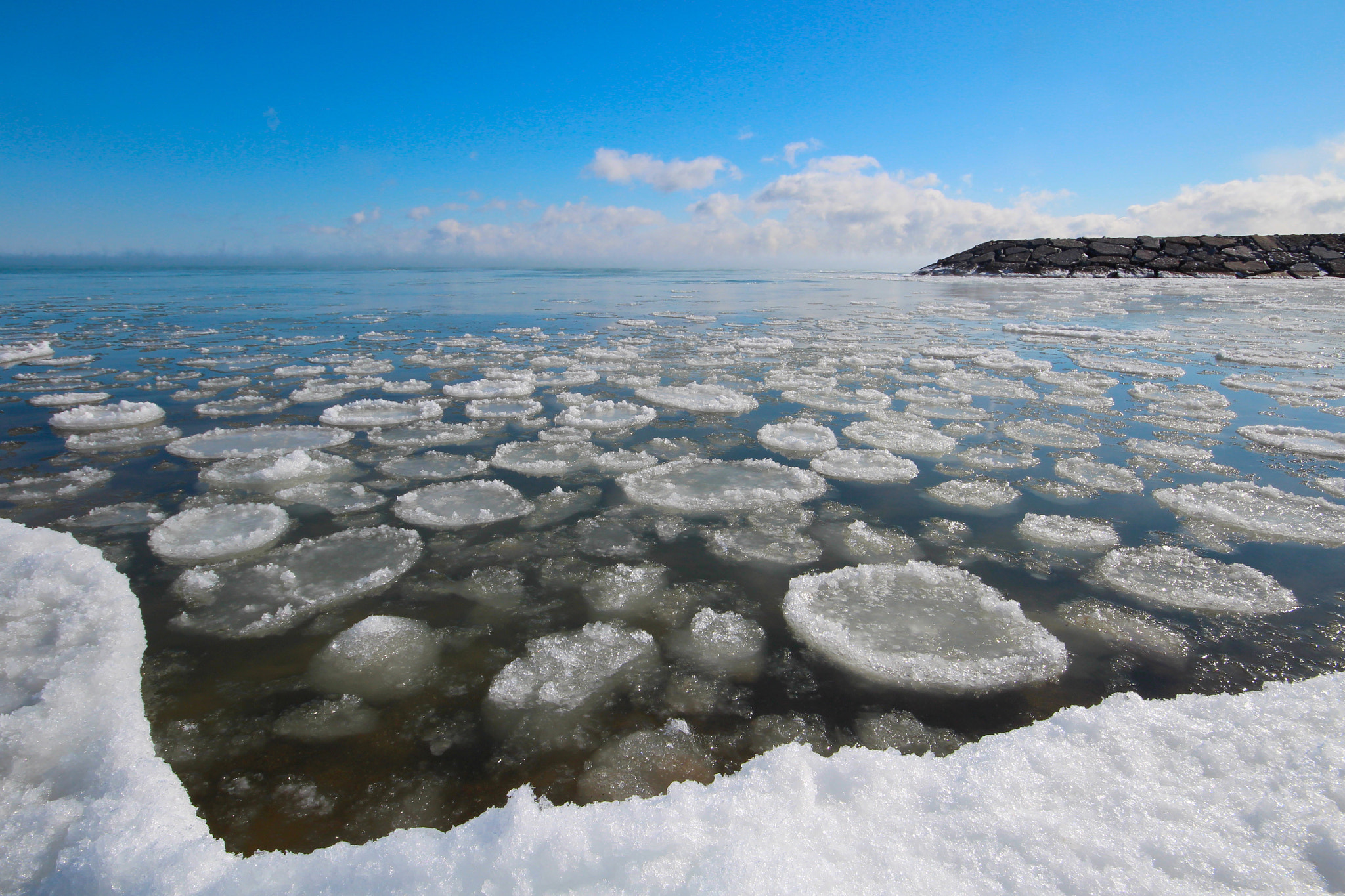 Canon EOS 700D (EOS Rebel T5i / EOS Kiss X7i) + Sigma 10-20mm F4-5.6 EX DC HSM sample photo. Ice pads photography