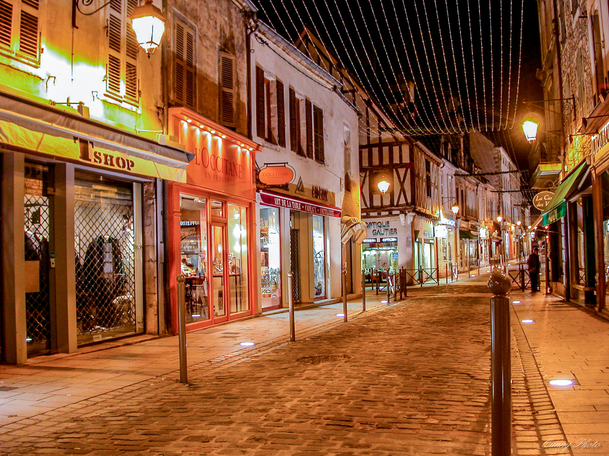 Nikon E995 sample photo. Beaune photography