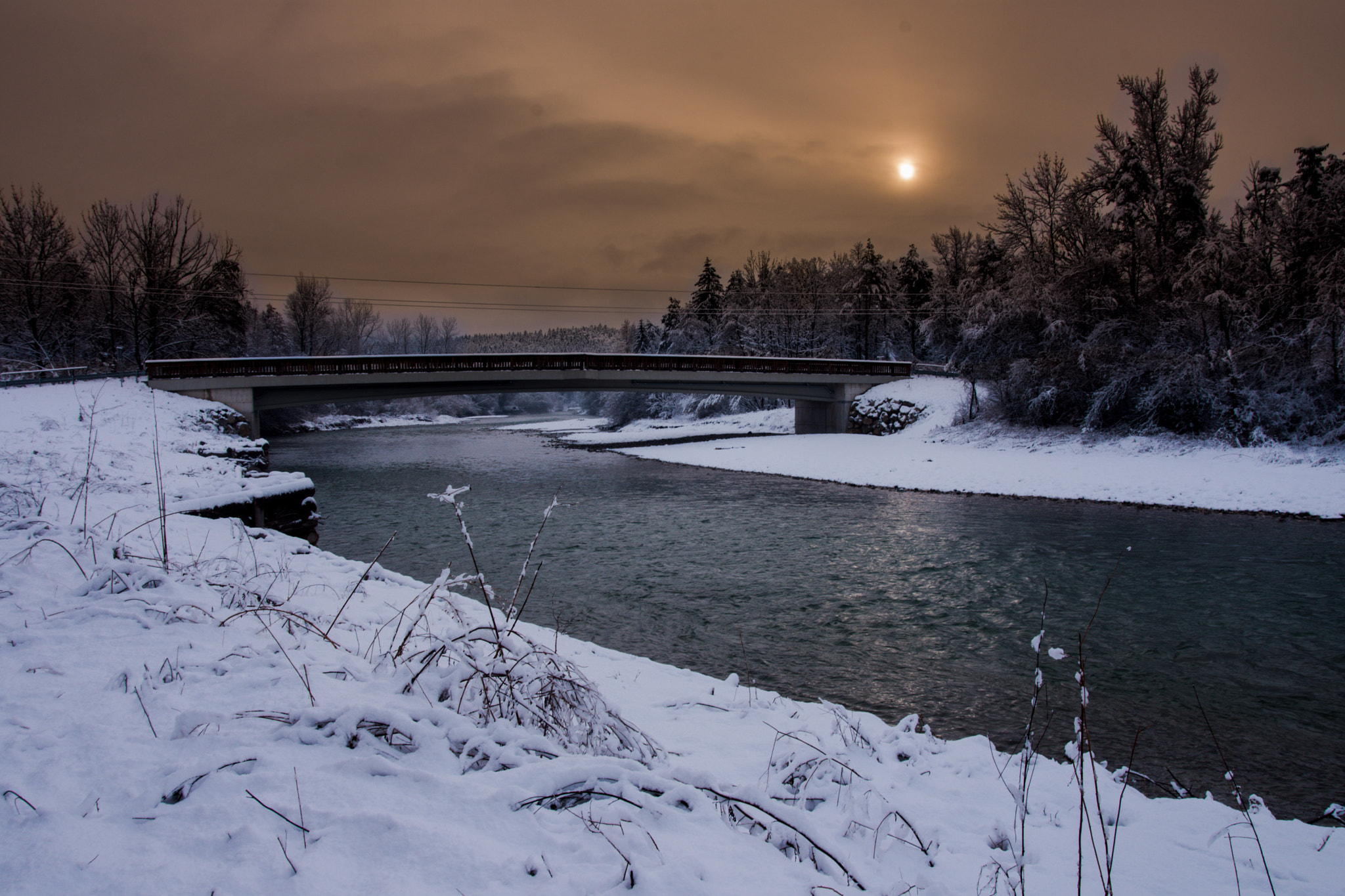 Sigma 17-35mm F2.8-4 EX DG  Aspherical HSM sample photo. Over the bridge photography