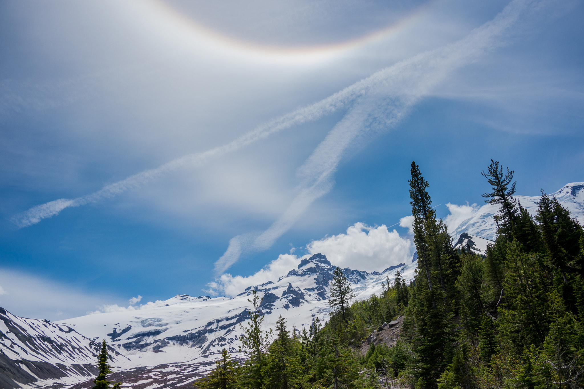 Sigma ZOOM-alpha 35-135mm F3.5-4.5 sample photo. Halo over mt. rainier photography