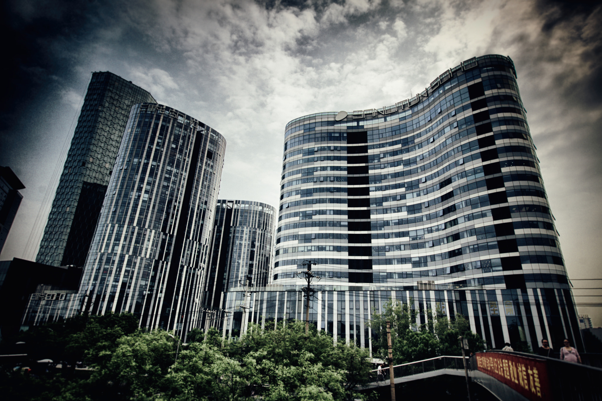 Canon EF-S 10-18mm F4.5–5.6 IS STM sample photo. Sanlitun soho photography