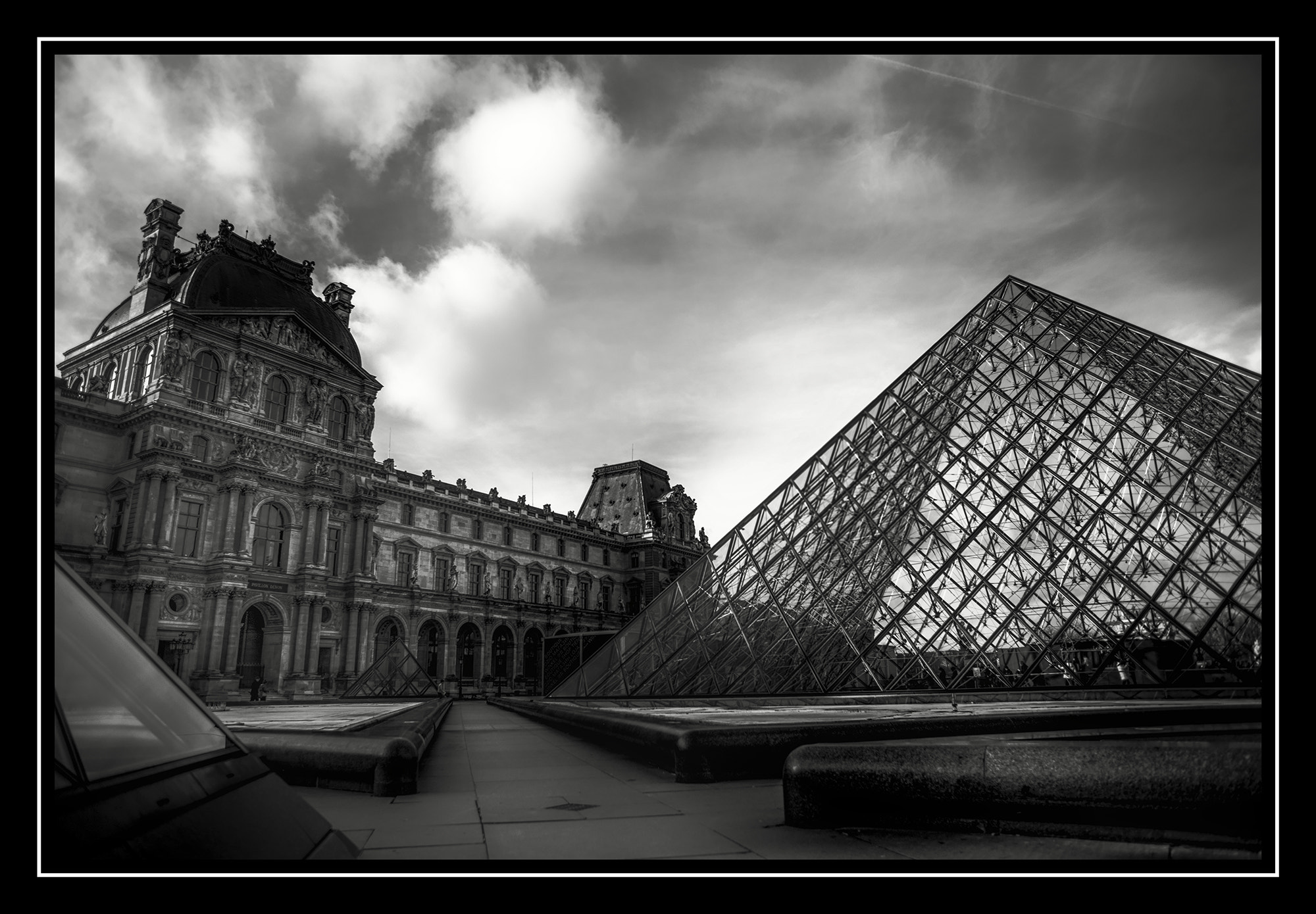 Nikon D800 + AF Nikkor 24mm f/2.8 sample photo. La pyramide du musée du louvre photography