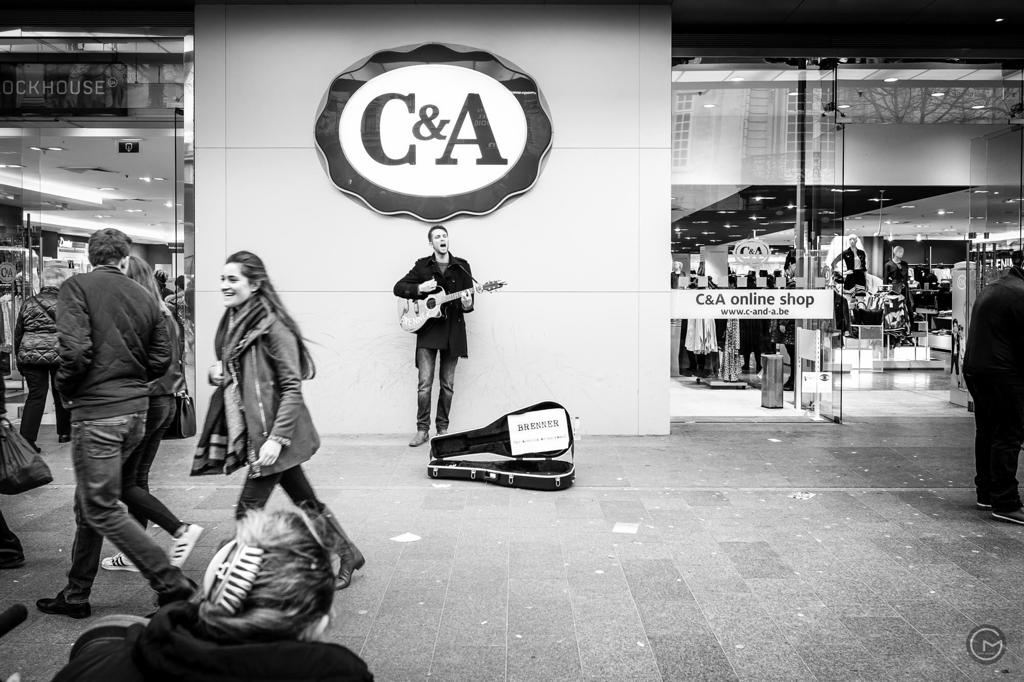 Fujifilm X-E2 + Fujifilm XF 16mm F1.4 R WR sample photo. Busker photography