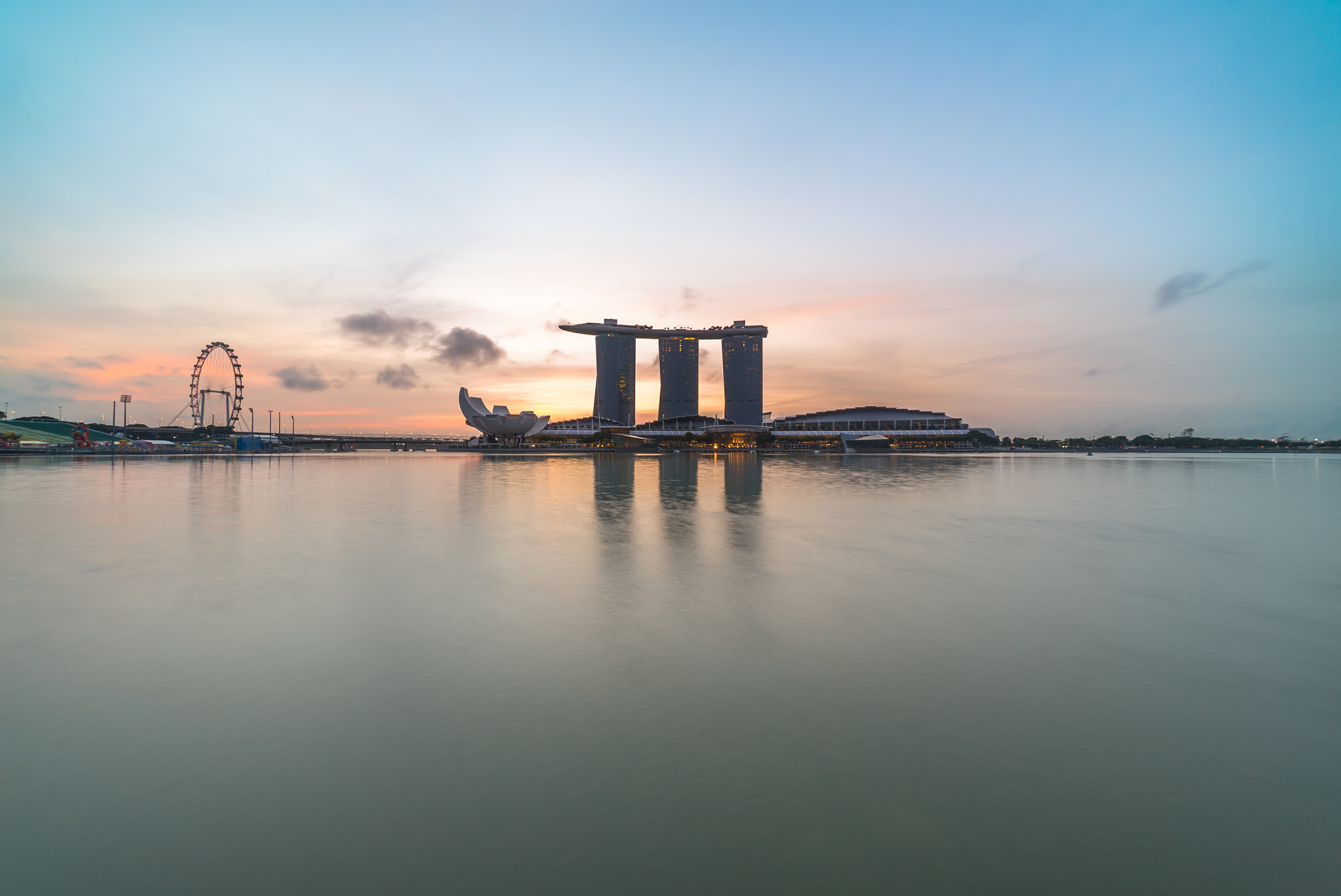 Sony a7S II + Sony E 10-18mm F4 OSS sample photo. Silhouette marina bay during sunrise photography