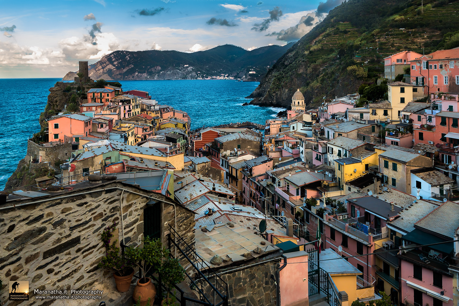 Canon EOS 70D + Sigma 12-24mm F4.5-5.6 EX DG Aspherical HSM sample photo. Vernazza at dawn - cinque terre photography