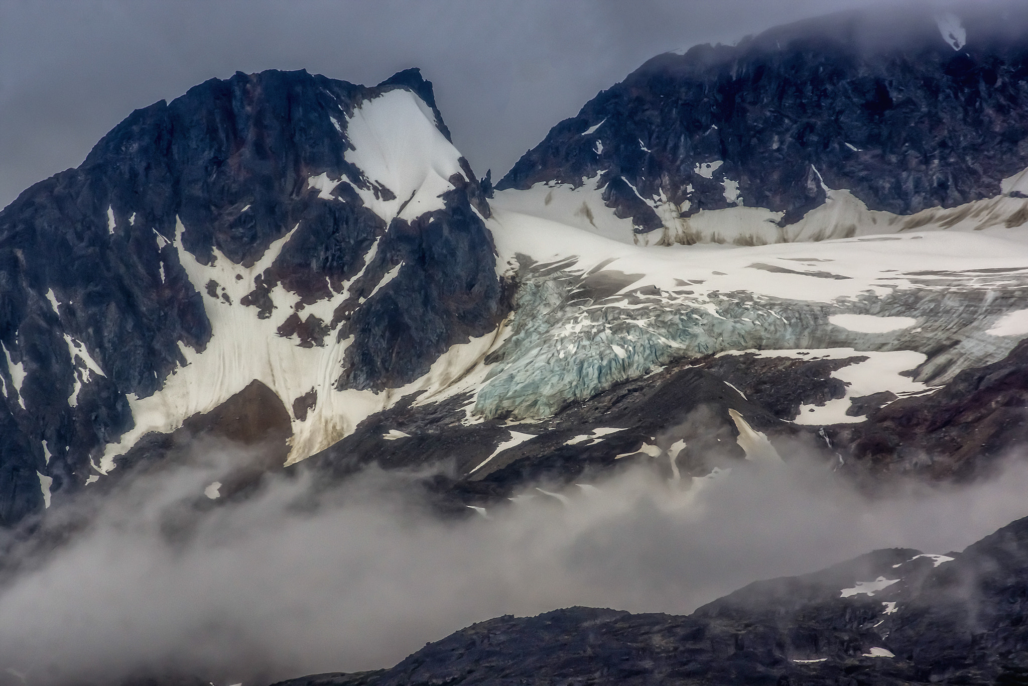 Sony SLT-A65 (SLT-A65V) + Minolta AF 200mm F2.8 HS-APO G sample photo. A lump of ice photography