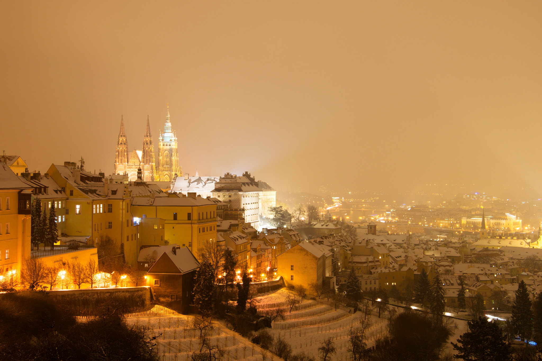 Nikon D3300 + 18.00 - 105.00 mm f/3.5 - 5.6 sample photo. Prague dressed in snow photography