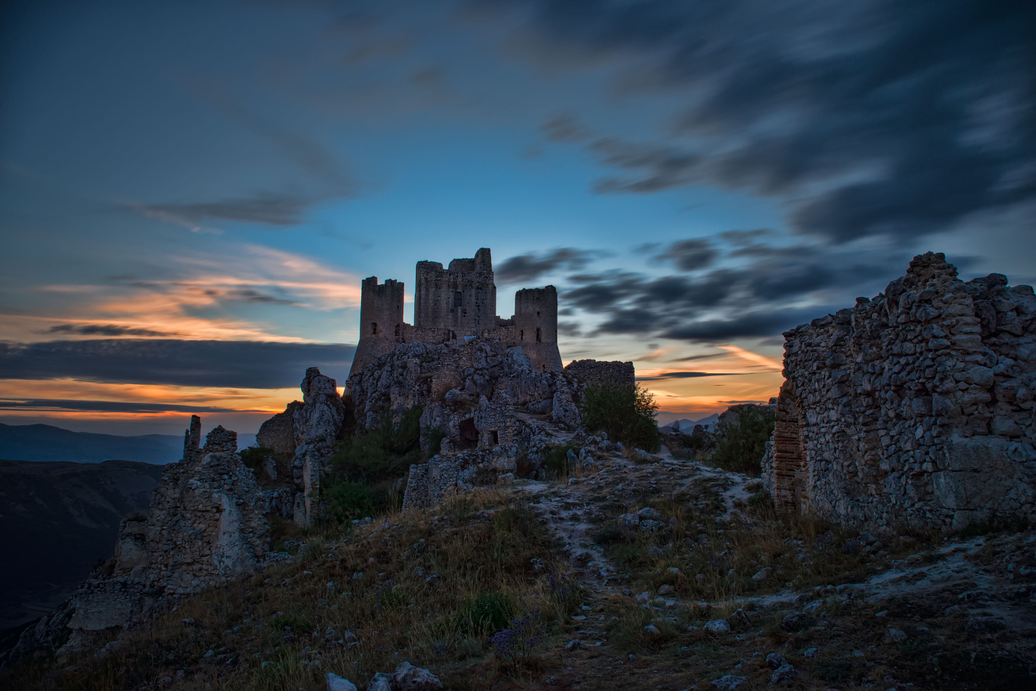 Nikon D610 + Sigma 24-135mm F2.8-4.5 sample photo. Castello di rocca calascio photography