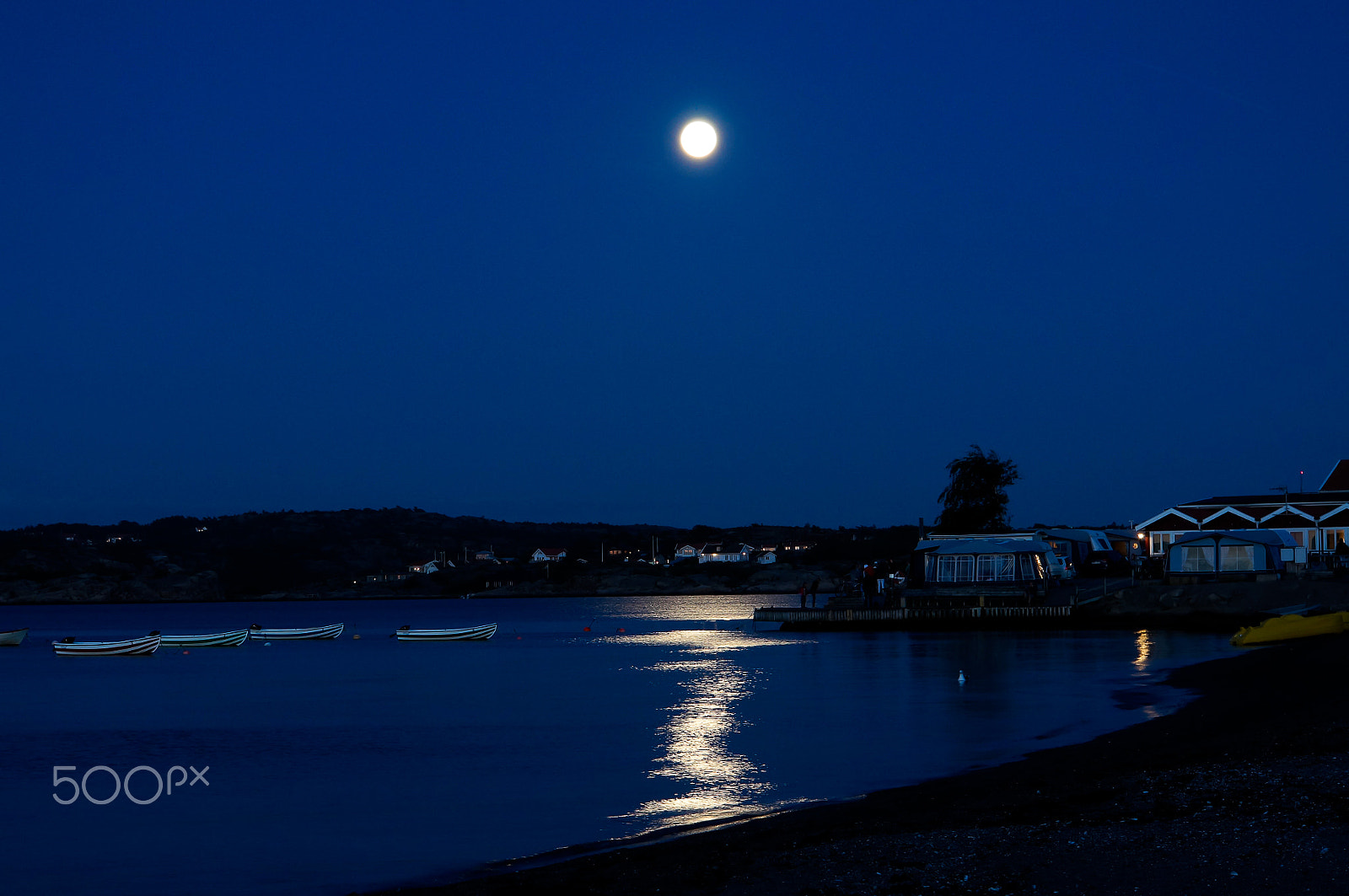 Sony Alpha NEX-6 + Sony E 18-200mm F3.5-6.3 OSS sample photo. Night at ramsvik photography