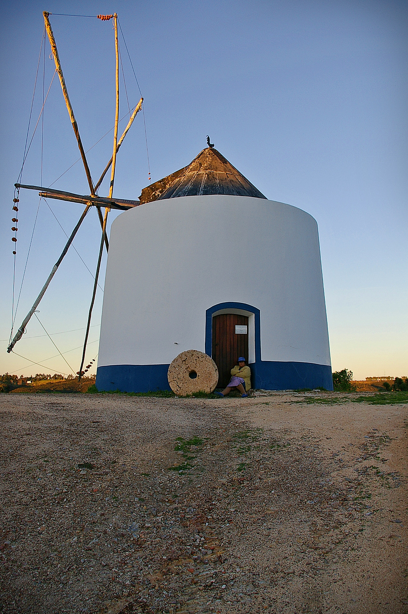 Pentax *ist DS + Pentax smc DA 18-55mm F3.5-5.6 AL sample photo. Windmill photography