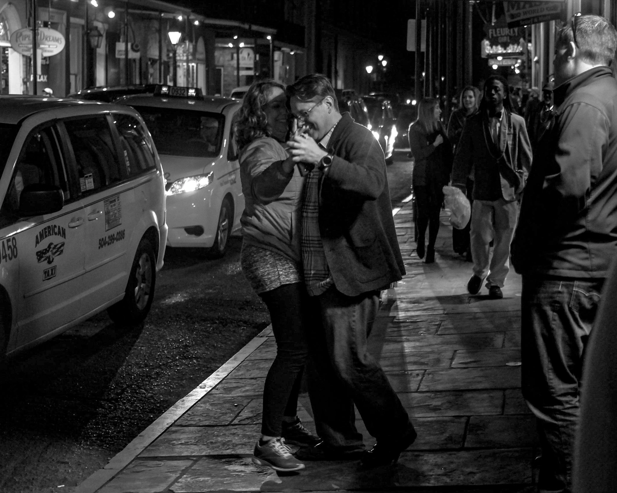 Canon EF 40mm F2.8 STM sample photo. Street romance photography