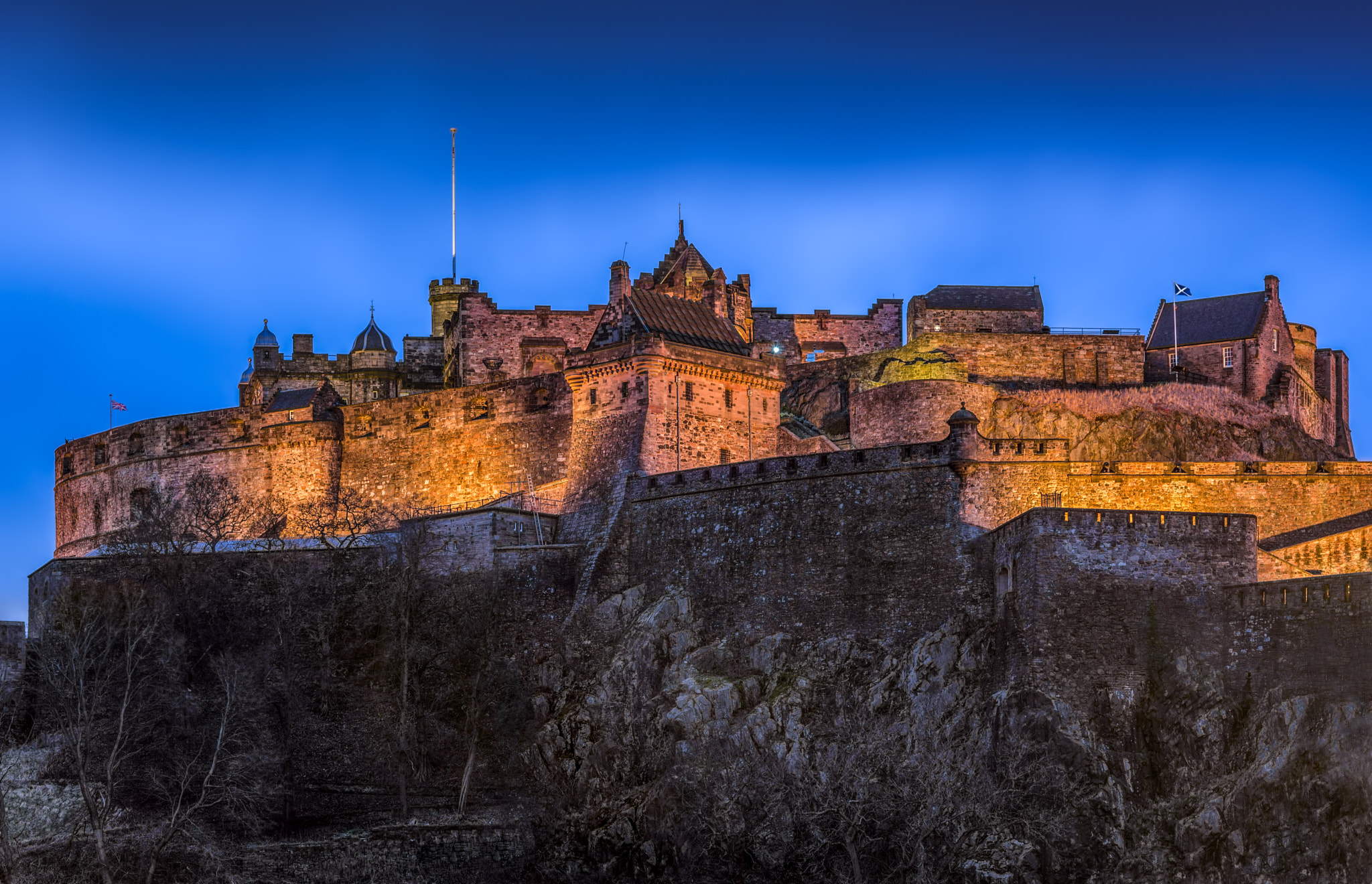 Nikon D610 + AF DC-Nikkor 135mm f/2D sample photo. Edinburgh castle photography