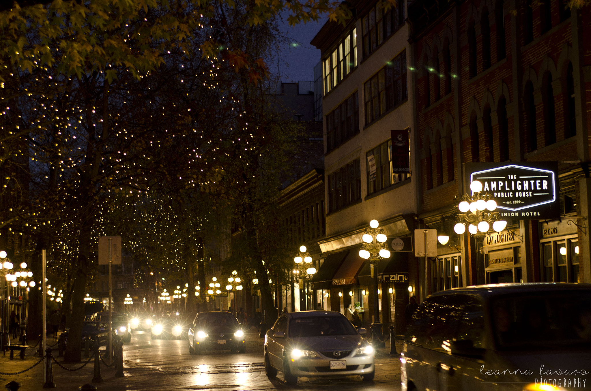 Nikon D7000 + Zeiss Milvus 85mm f/1.4 sample photo. Lamplighter, gastown. photography