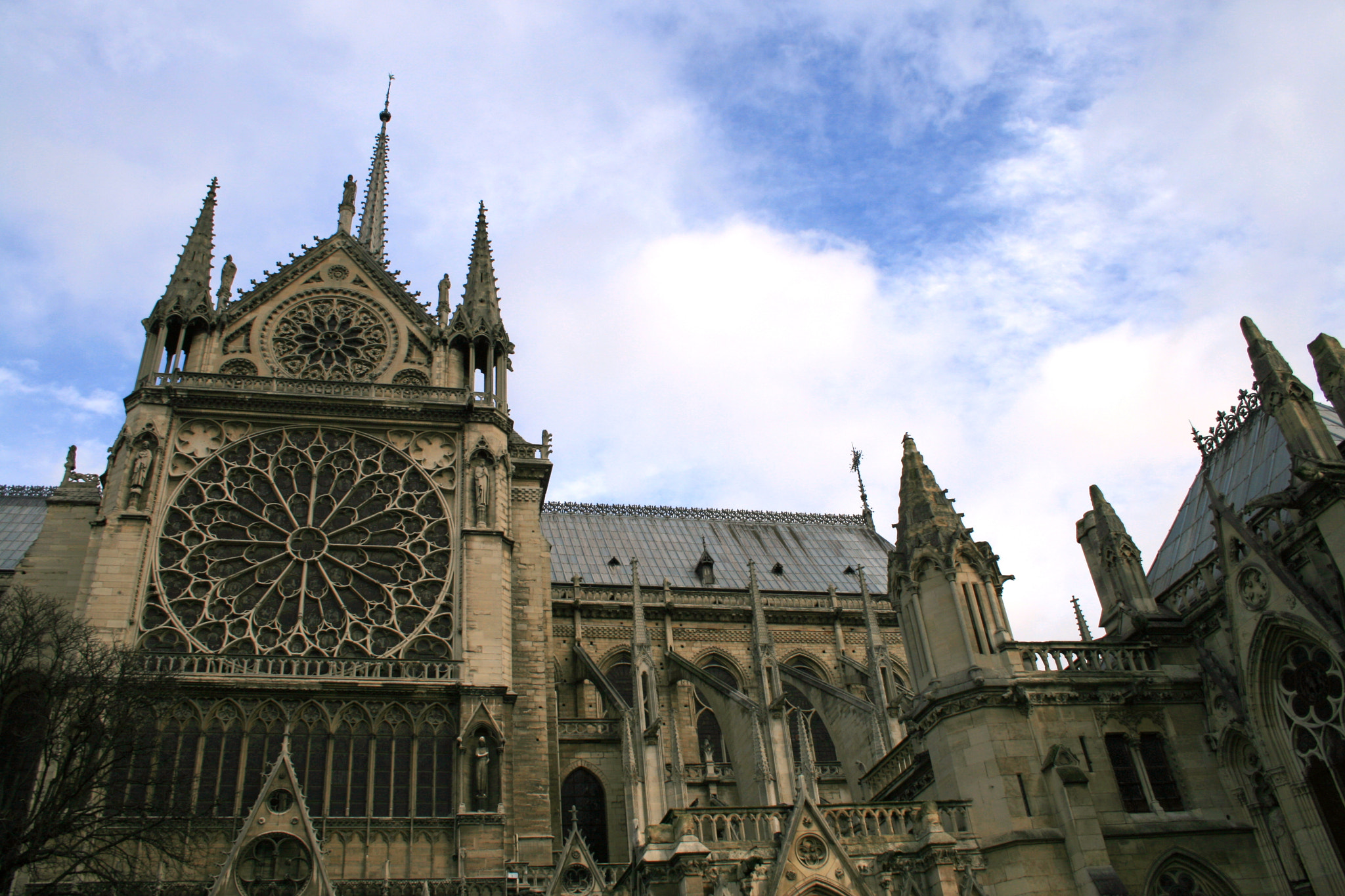 Canon EF-S 18-55mm f/3.5-5.6 USM sample photo. Notre dame cathedral photography