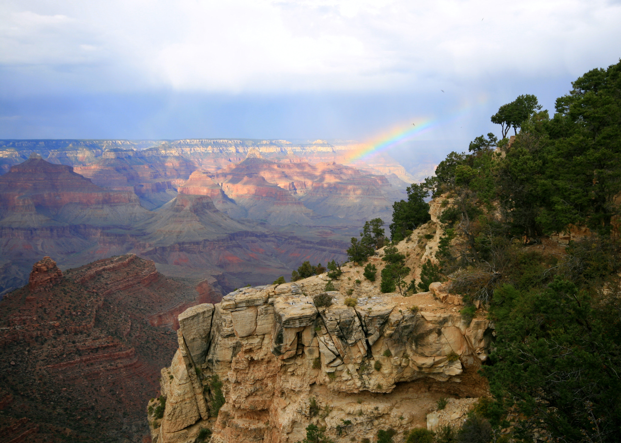Canon EOS 400D (EOS Digital Rebel XTi / EOS Kiss Digital X) sample photo. Grand canyon rainbow photography