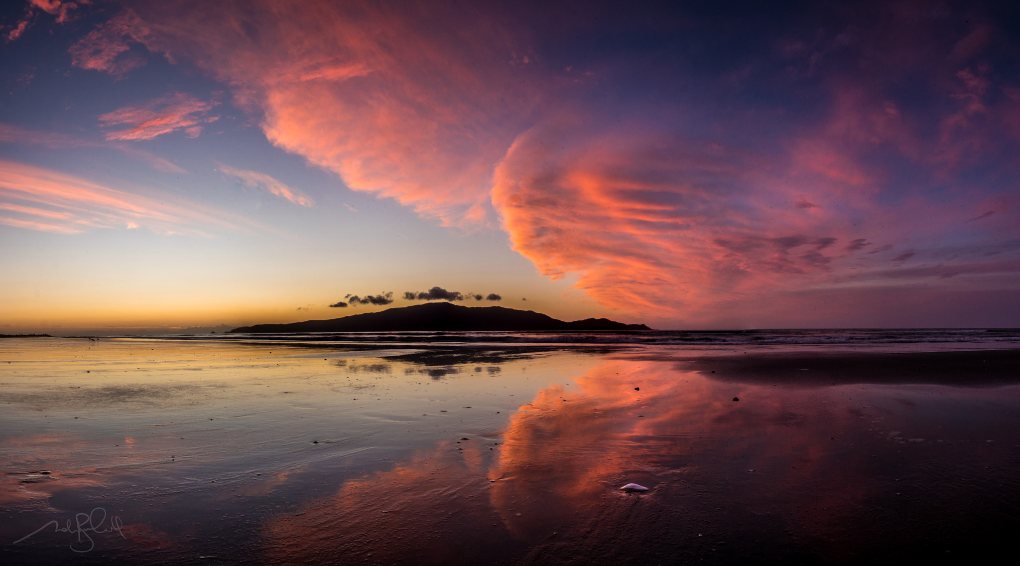 Panasonic Lumix DMC-GH4 + Panasonic Lumix G 14mm F2.5 ASPH sample photo. Kapiti island sunset photography