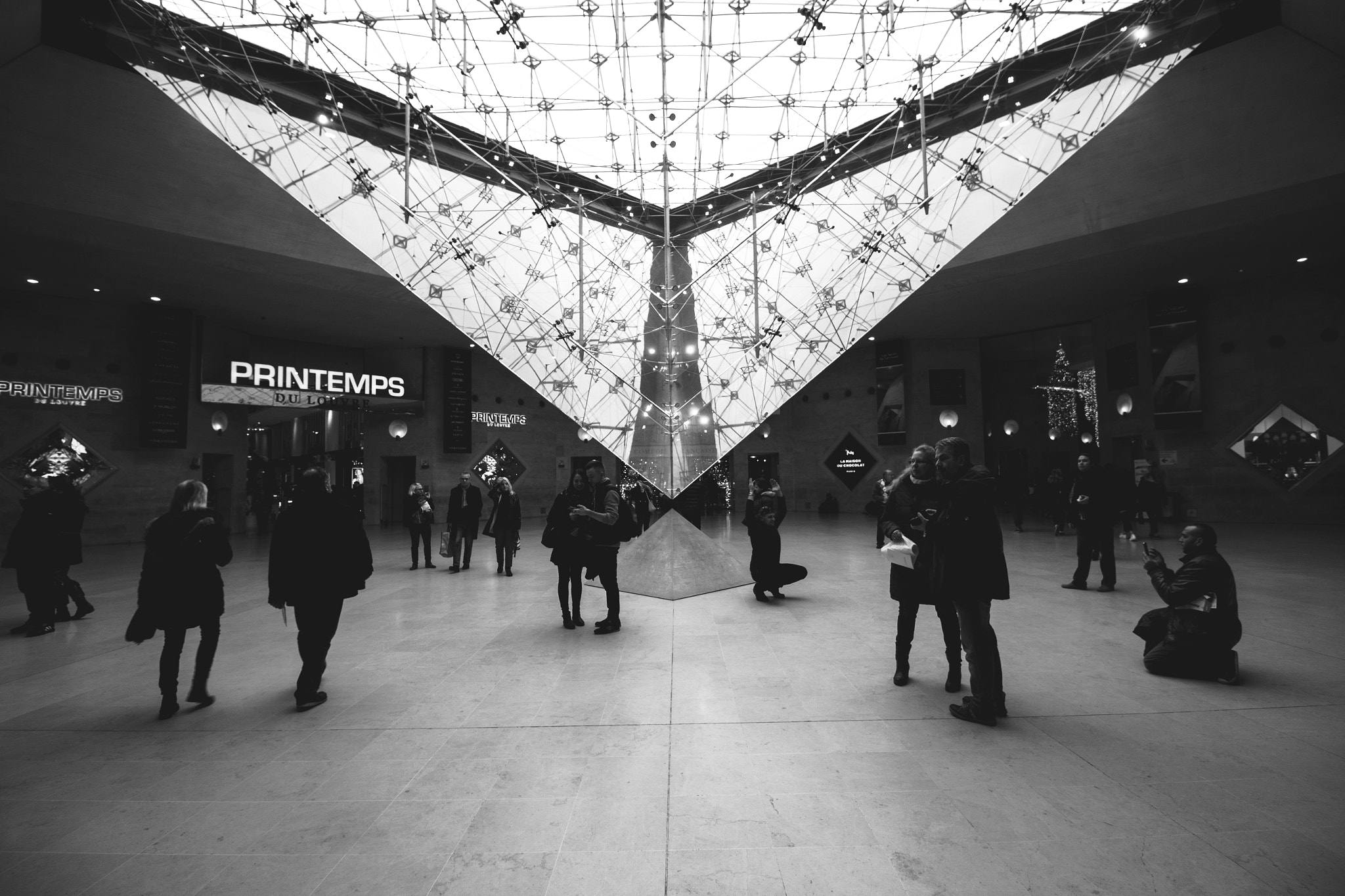 Canon EF-S 10-18mm F4.5–5.6 IS STM sample photo. Passing by the louvre photography