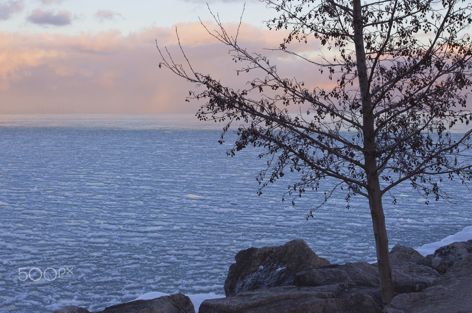 Canon EOS 700D (EOS Rebel T5i / EOS Kiss X7i) + Canon EF 17-40mm F4L USM sample photo. Icy blue perspective photography