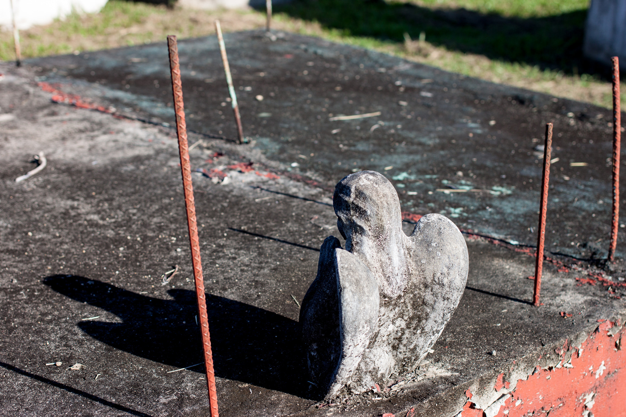 Canon EF 40mm F2.8 STM sample photo. Throwing shadows on an angel photography