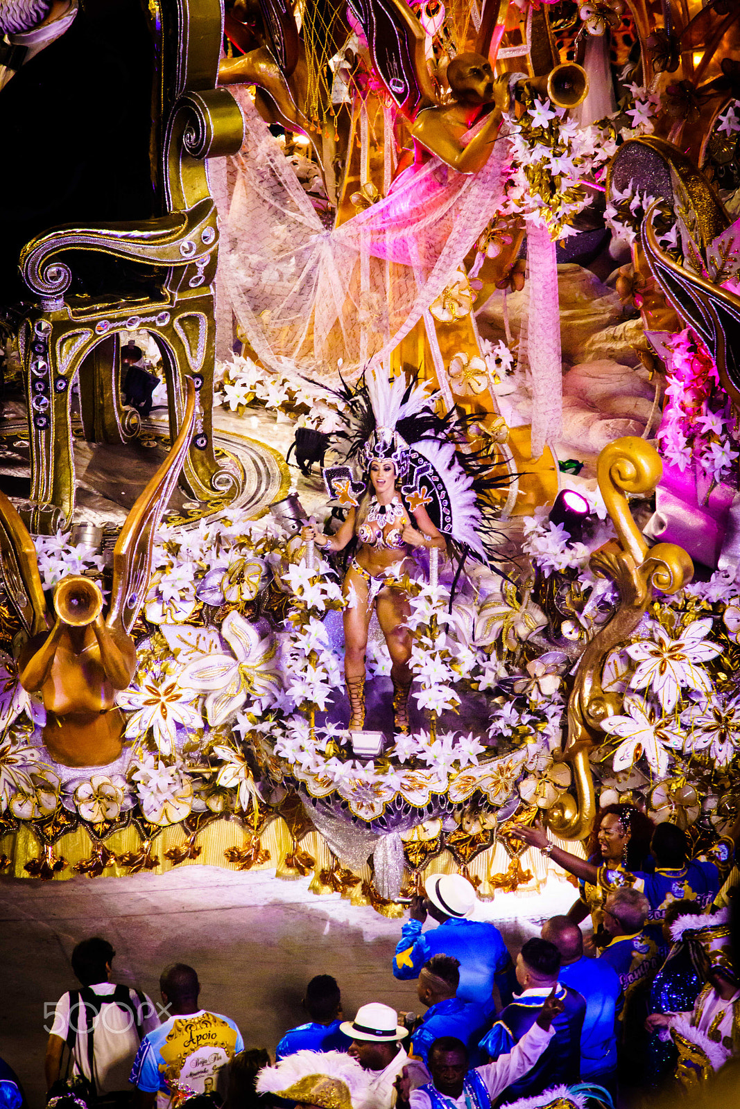 Minolta AF 70-210mm F4 Macro sample photo. Carnival queen photography