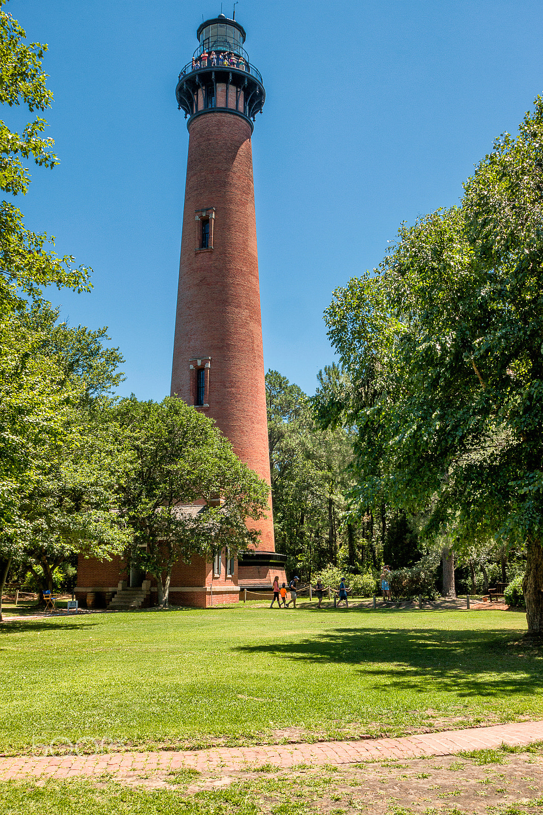 Canon EOS 70D + Canon EF 20-35mm F3.5-4.5 USM sample photo. Currituck beach lighthouse photography